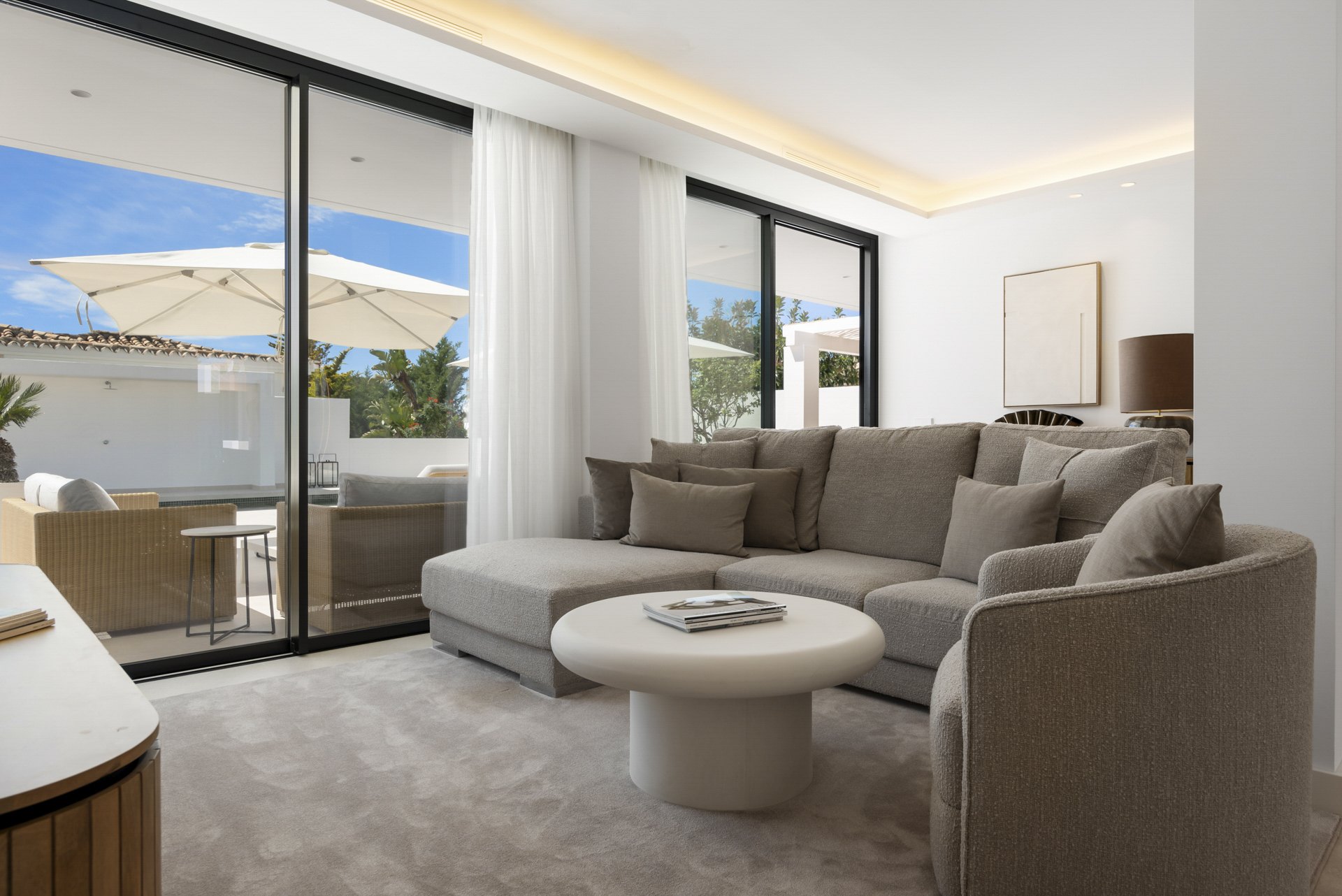 Modern and bright villa near the beach of Las Chapas