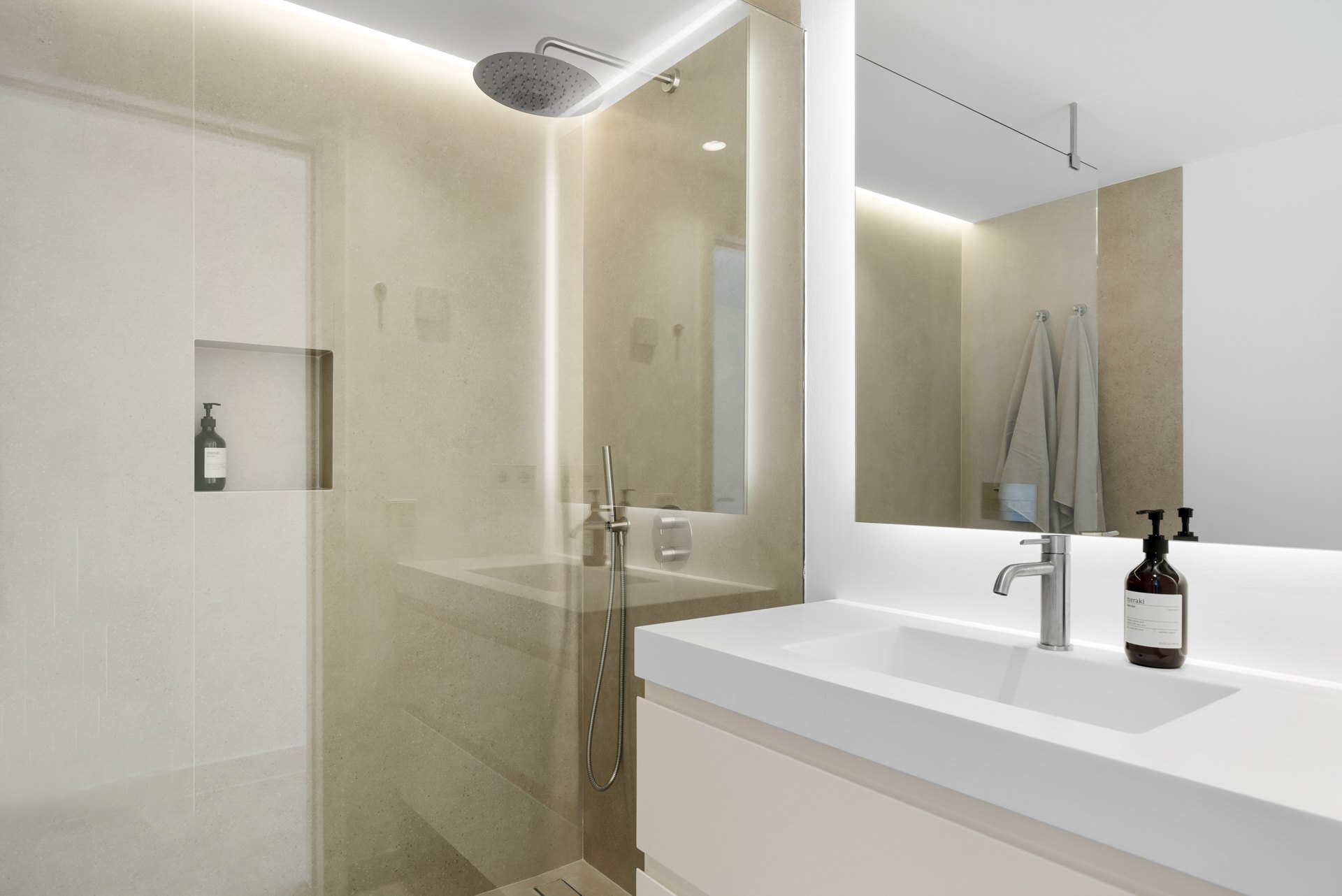 Modern and bright villa near the beach of Las Chapas