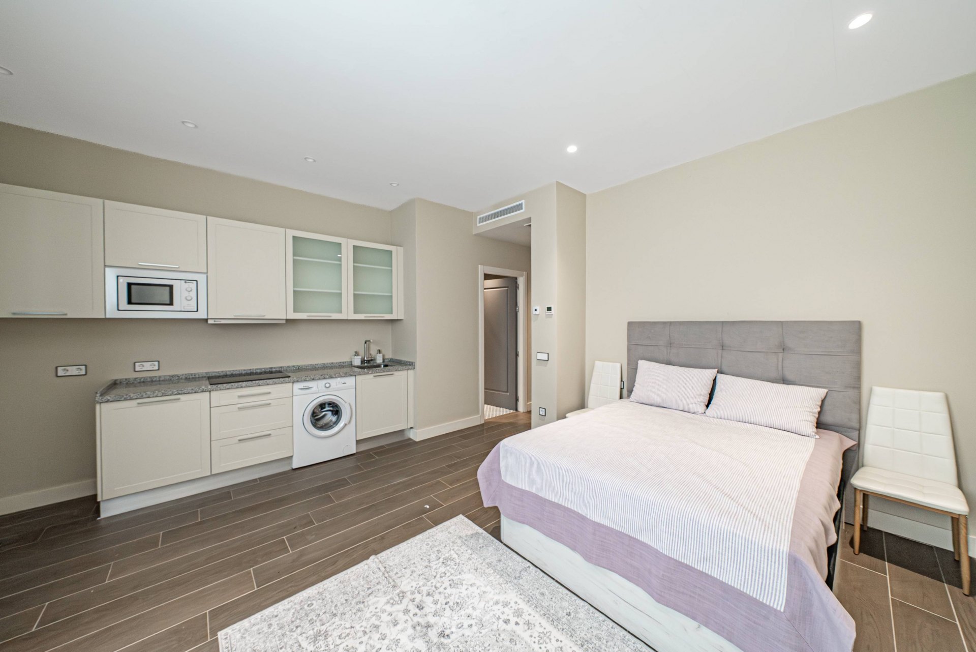 Villa de estilo moderno con hermosas vistas al mar rodeada de afamados campos de golf en Los Flamingos