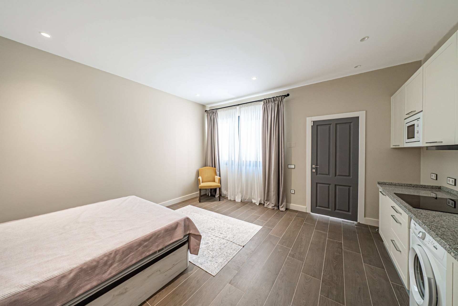 Villa de estilo moderno con hermosas vistas al mar rodeada de afamados campos de golf en Los Flamingos