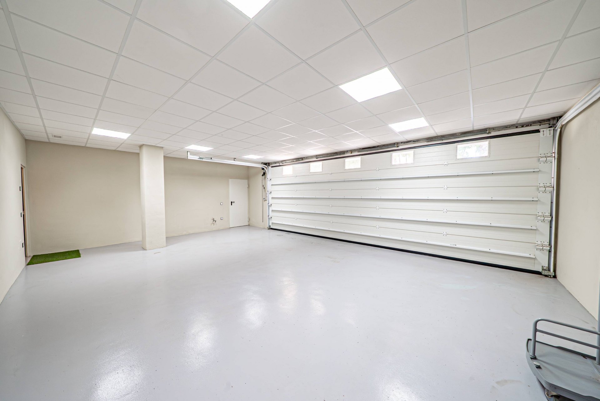 Villa de estilo moderno con hermosas vistas al mar rodeada de afamados campos de golf en Los Flamingos