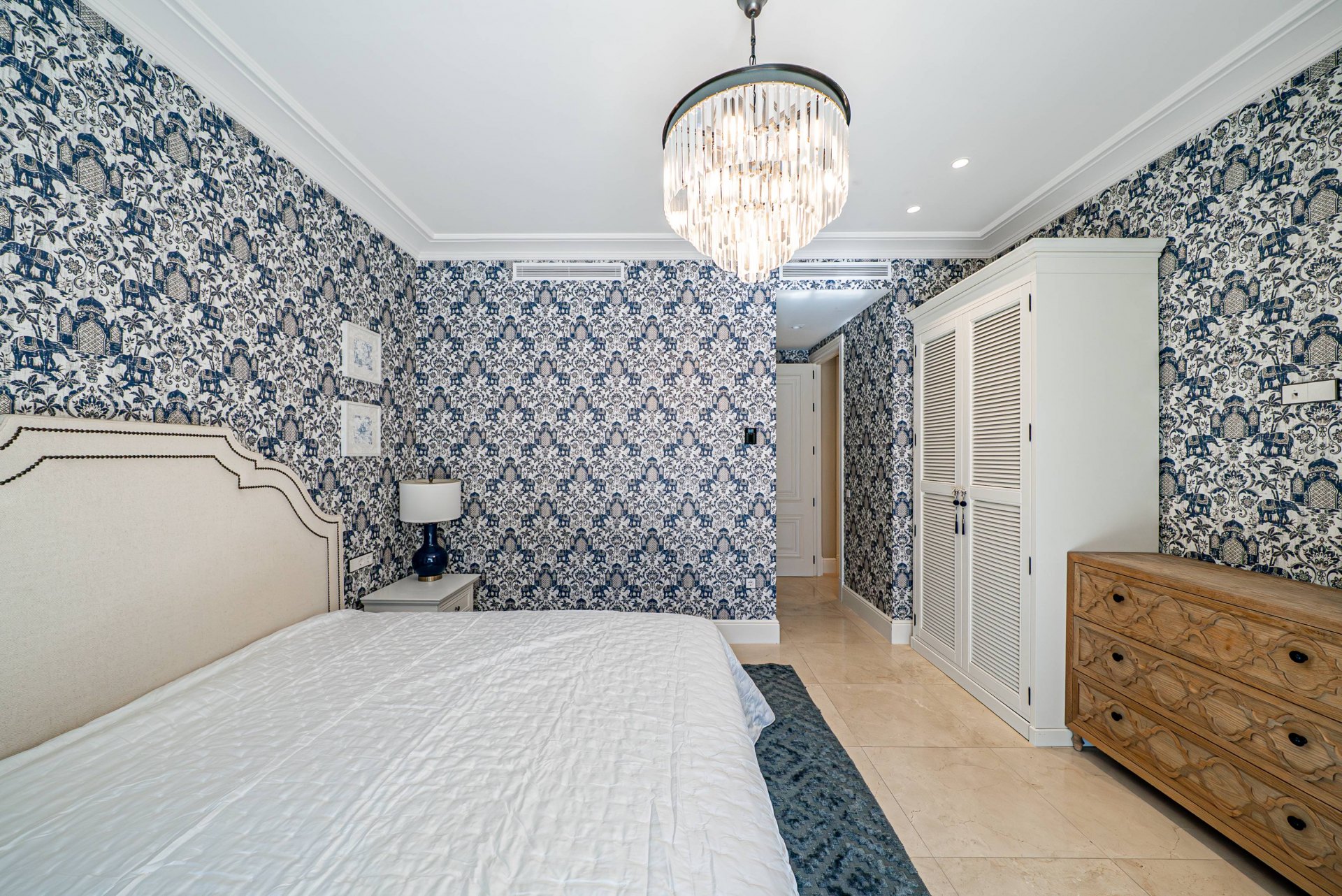 Villa de estilo moderno con hermosas vistas al mar rodeada de afamados campos de golf en Los Flamingos