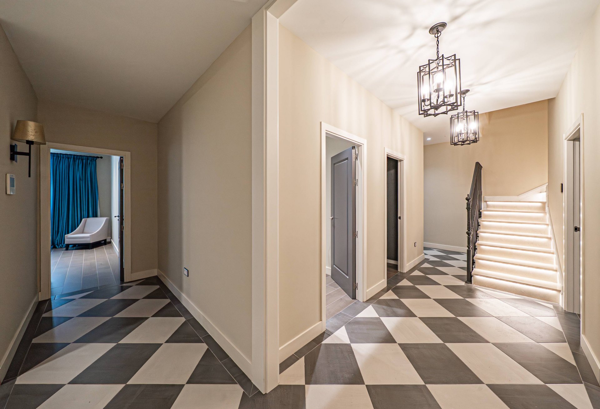 Villa de estilo moderno con hermosas vistas al mar rodeada de afamados campos de golf en Los Flamingos