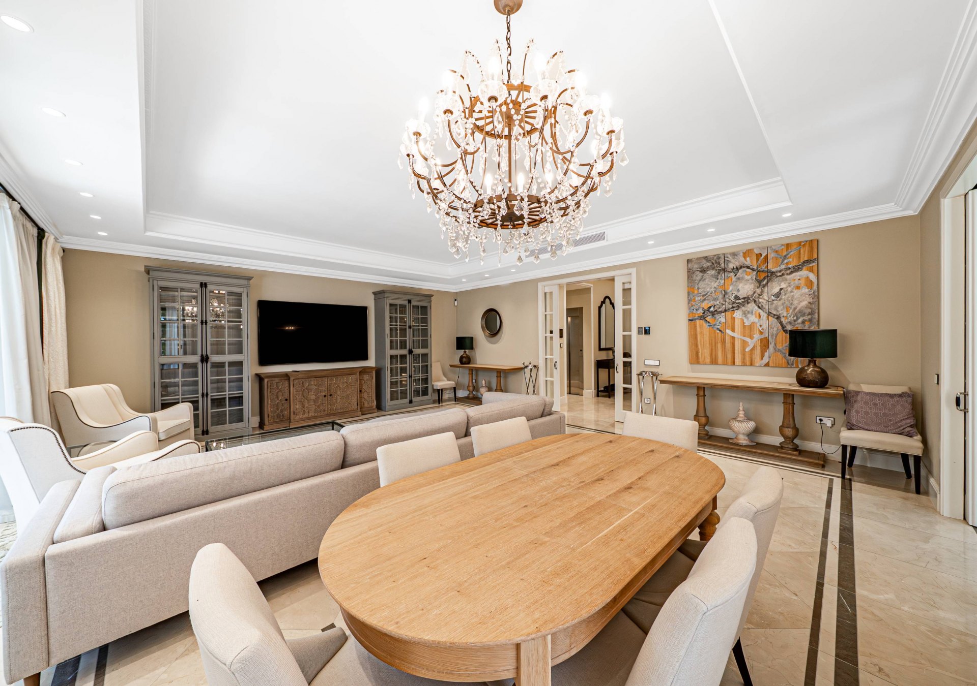 Villa de estilo moderno con hermosas vistas al mar rodeada de afamados campos de golf en Los Flamingos