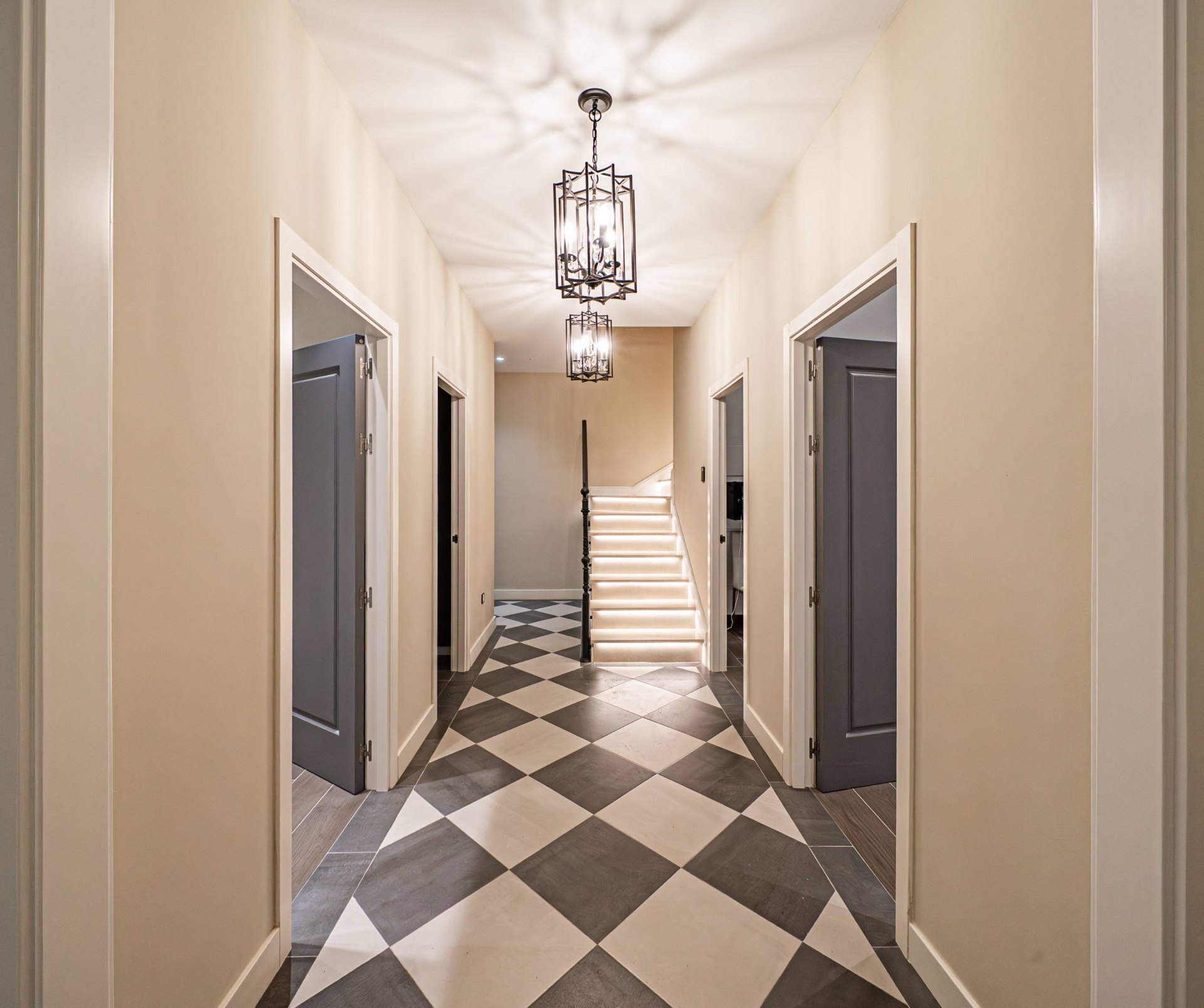 Villa de estilo moderno con hermosas vistas al mar rodeada de afamados campos de golf en Los Flamingos