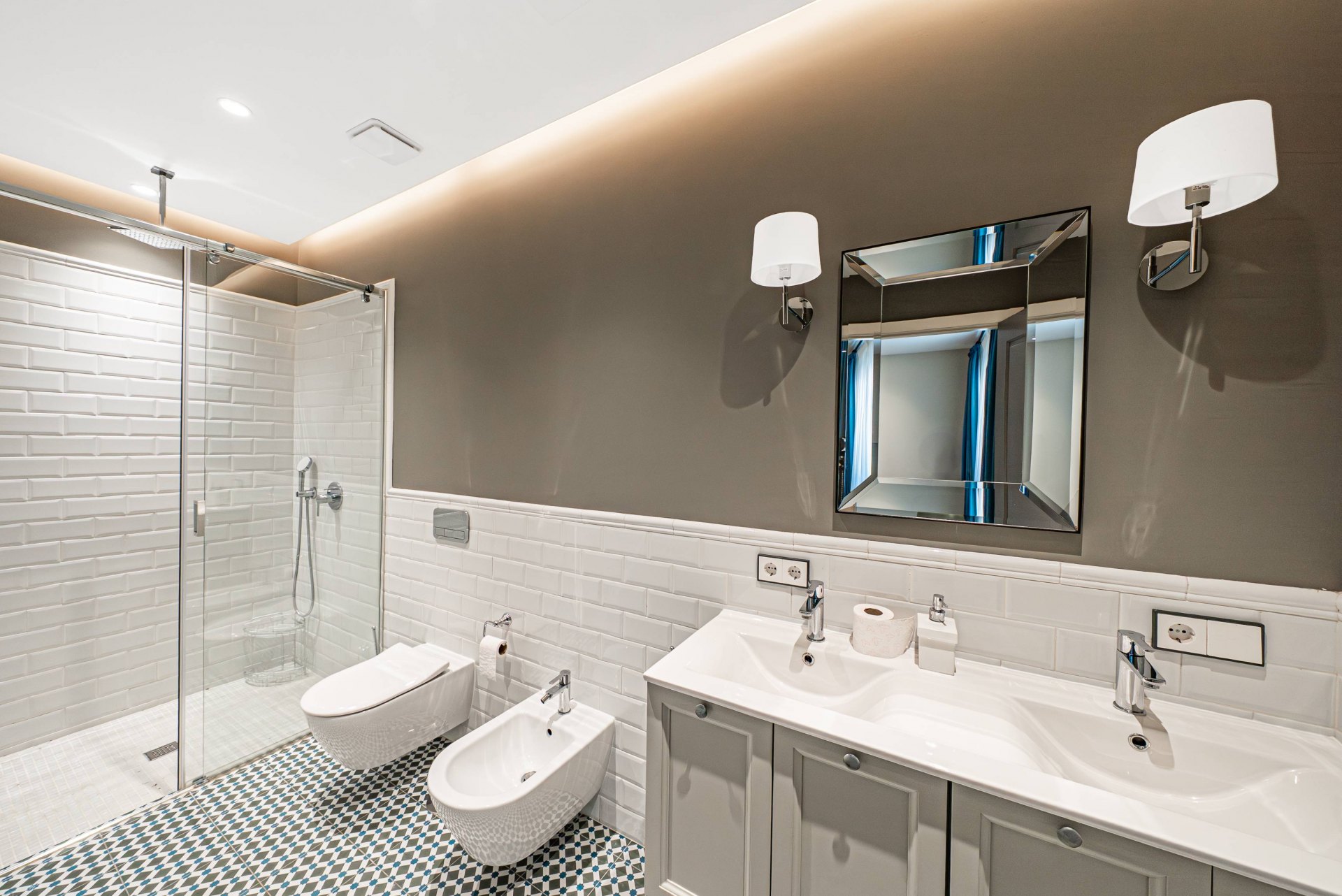 Villa de estilo moderno con hermosas vistas al mar rodeada de afamados campos de golf en Los Flamingos