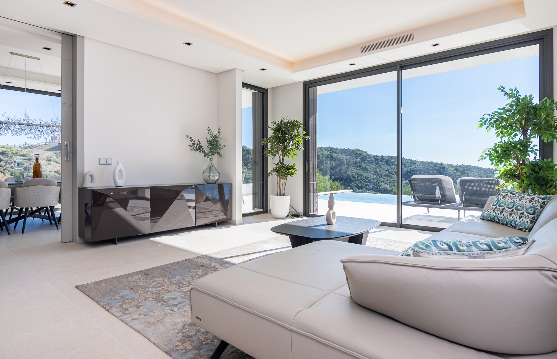 Modern newly built villa with panoramic views in La Quinta