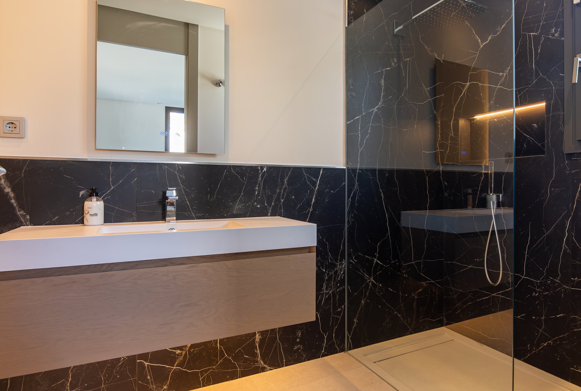 Modern newly built villa with panoramic views in La Quinta