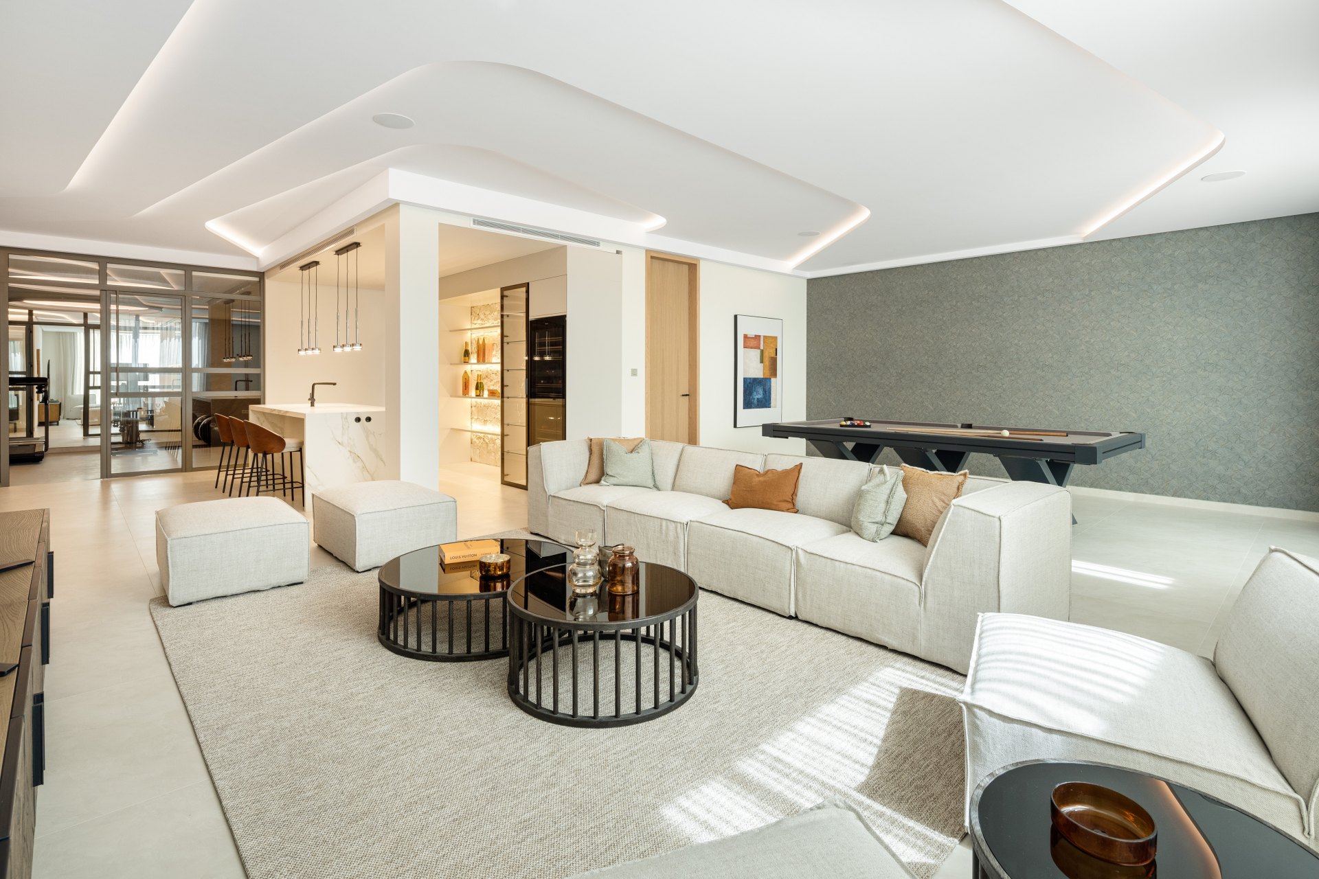 Sublime modern front line golf villa near a golf course in Las Brisas Golf