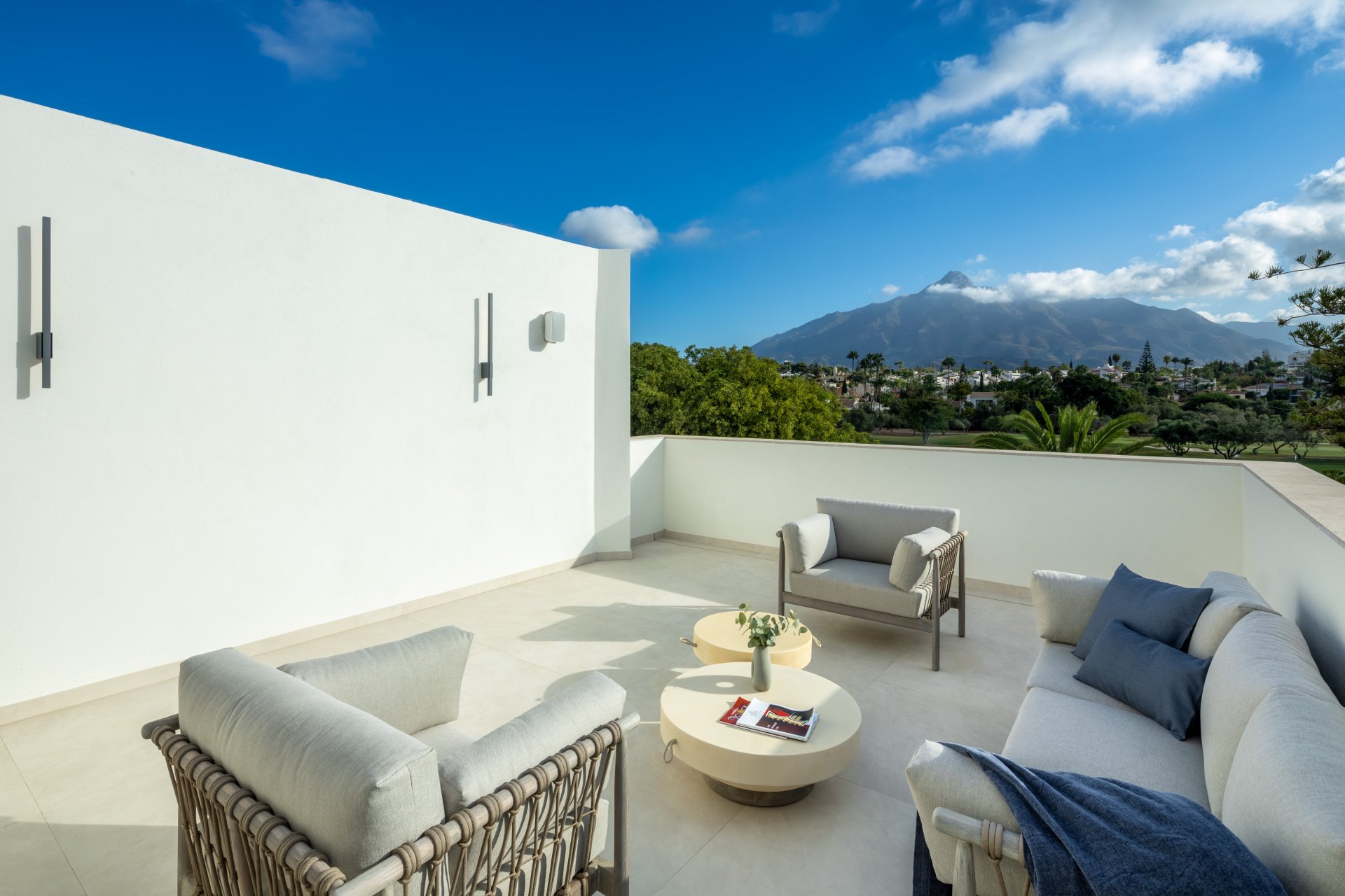 Sublime modern front line golf villa near a golf course in Las Brisas Golf