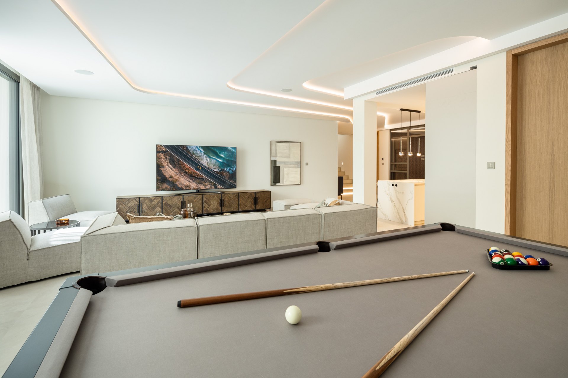 Sublime modern front line golf villa near a golf course in Las Brisas Golf