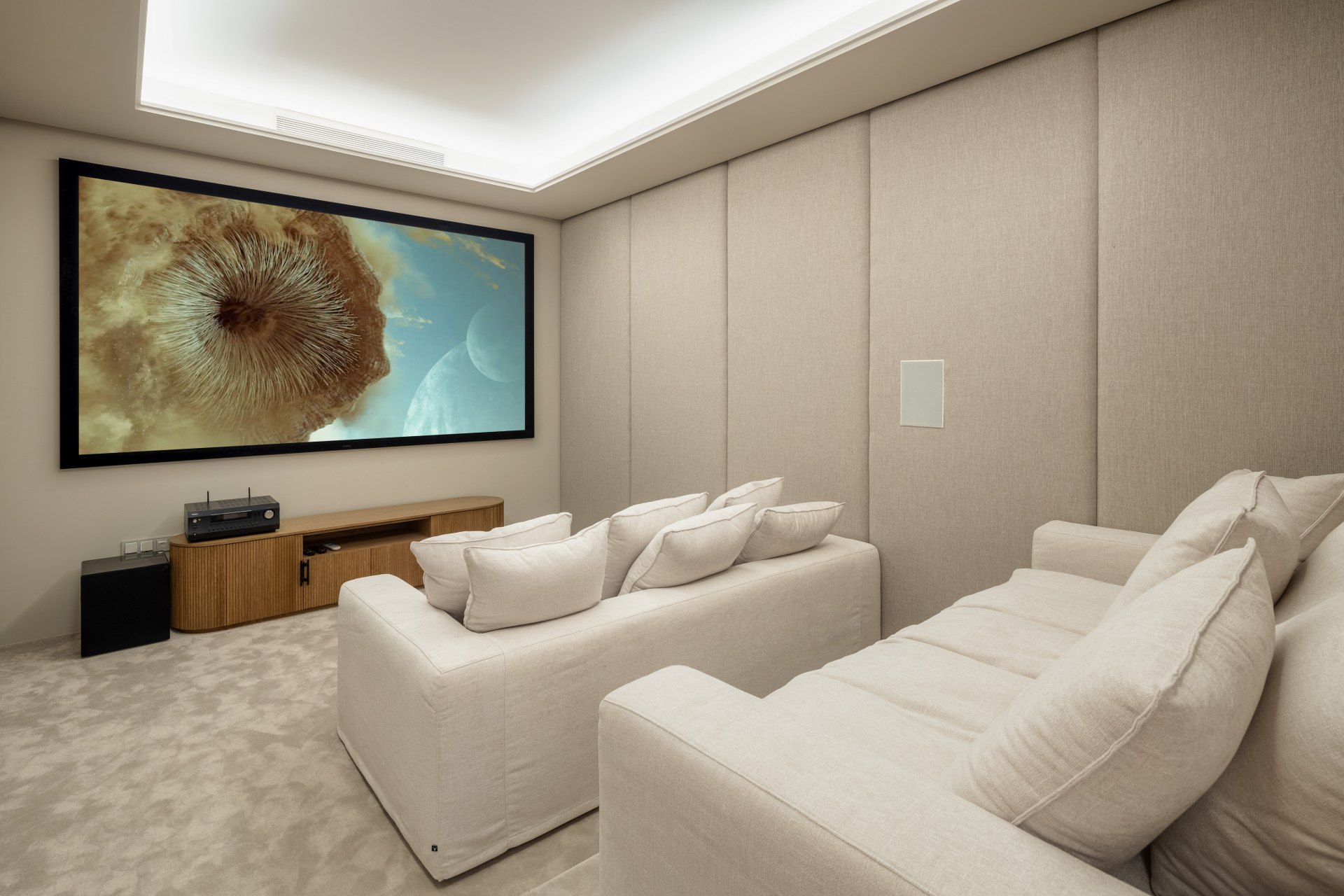 Sublime modern front line golf villa near a golf course in Las Brisas Golf