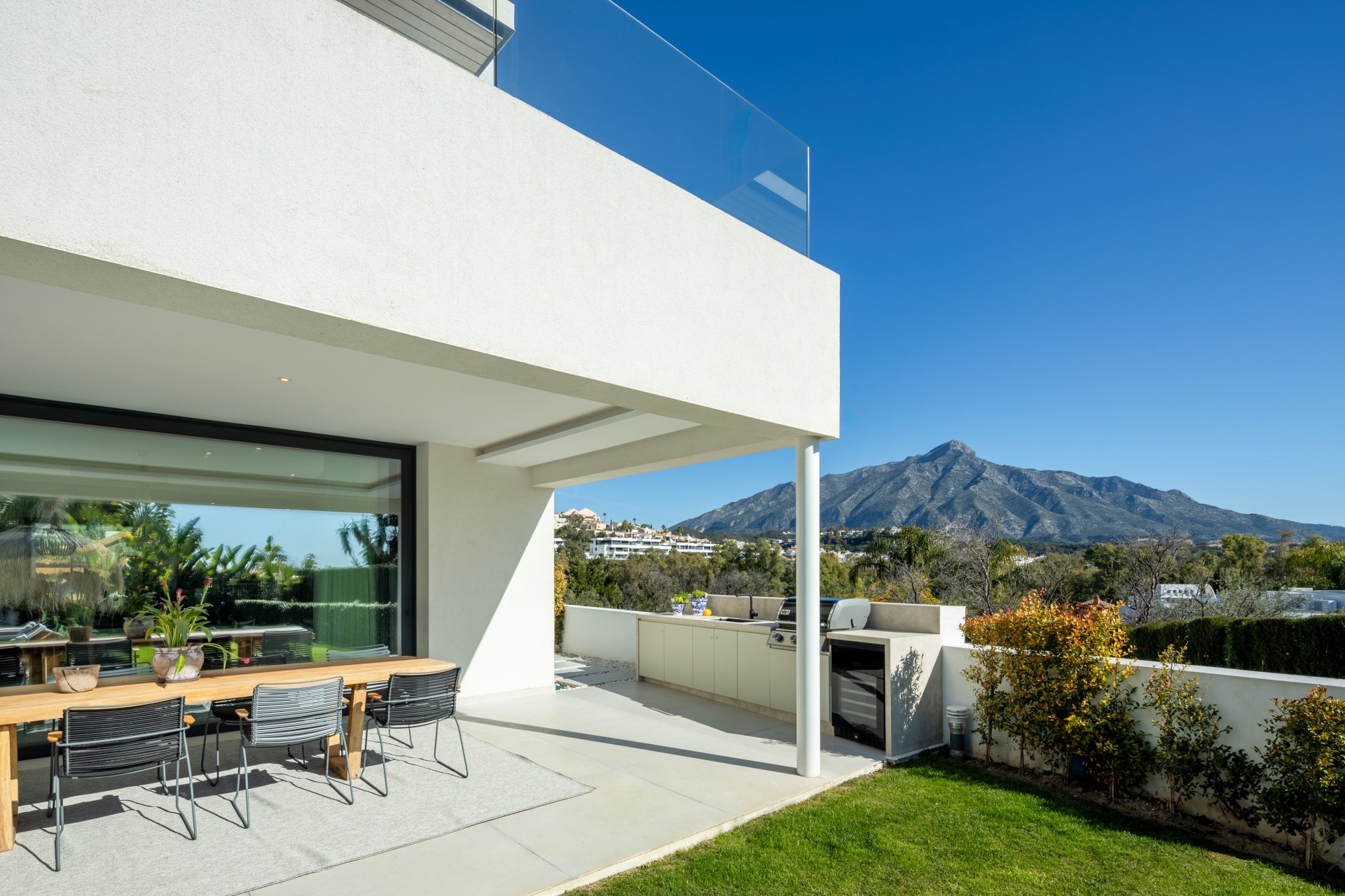 Villa contemporánea situada en el prestigioso enclave residencial de La Cerquilla