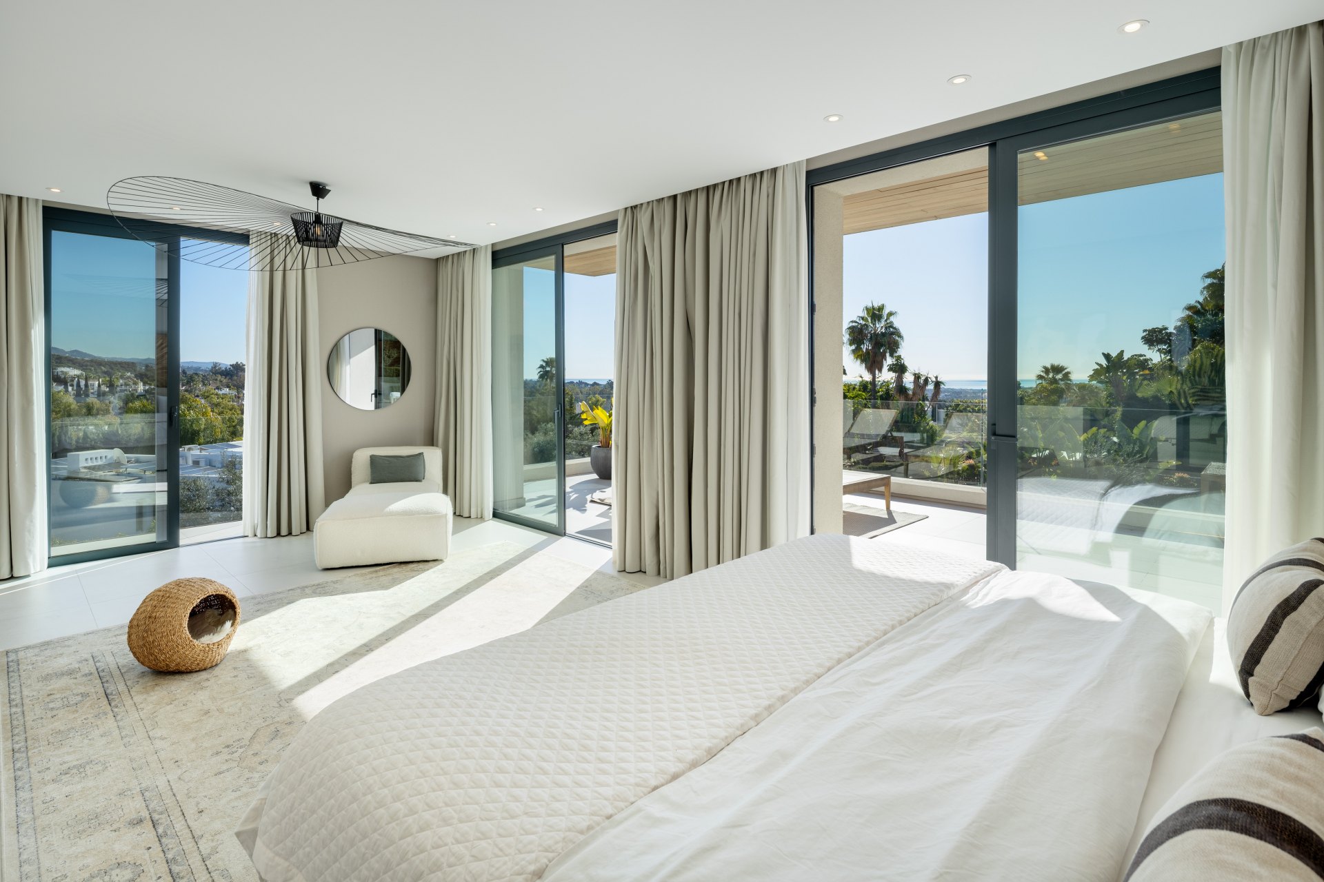 Villa contemporánea situada en el prestigioso enclave residencial de La Cerquilla