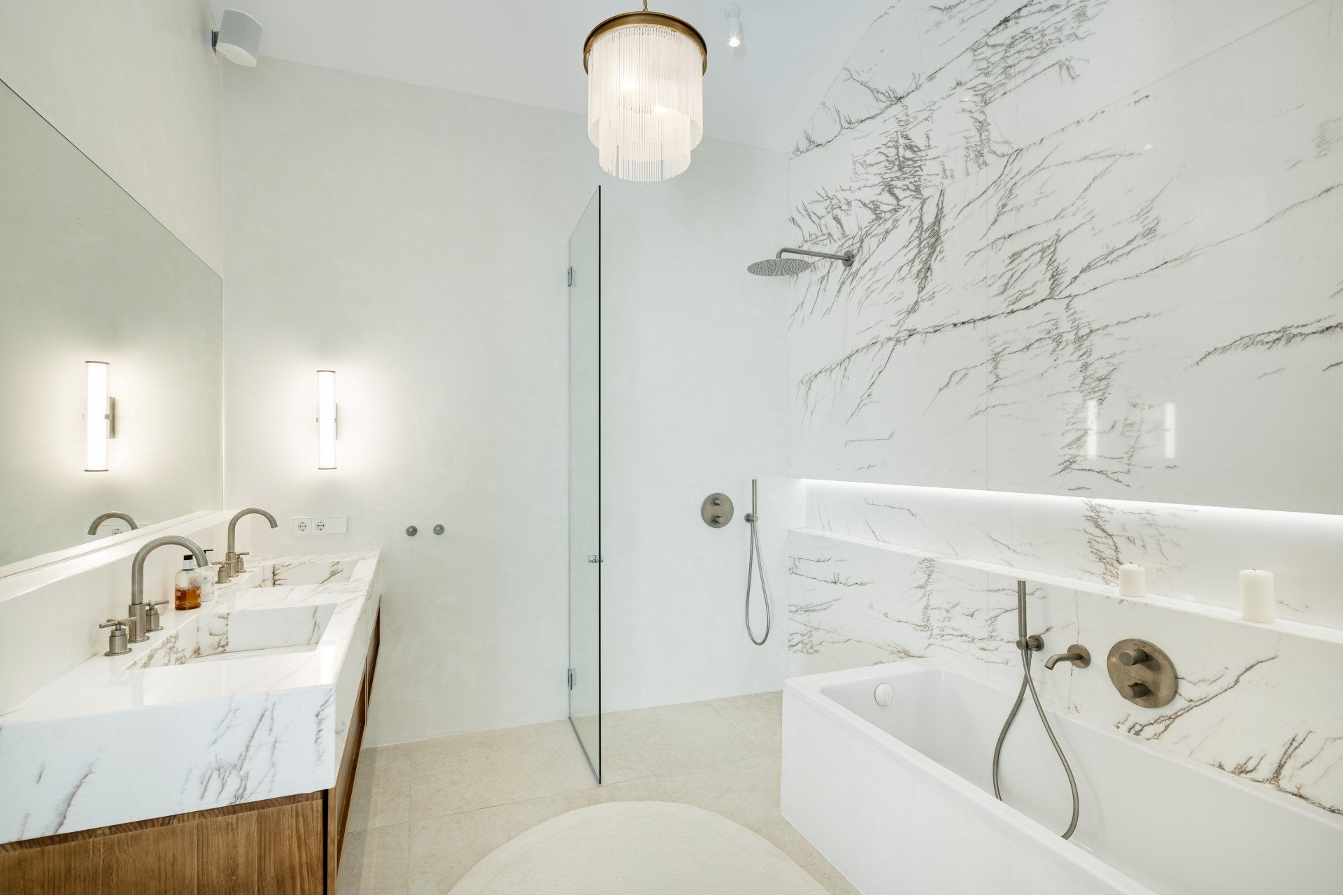 Distinguished penthouse with sea and mountain views in a secured community in Nagüeles Costa