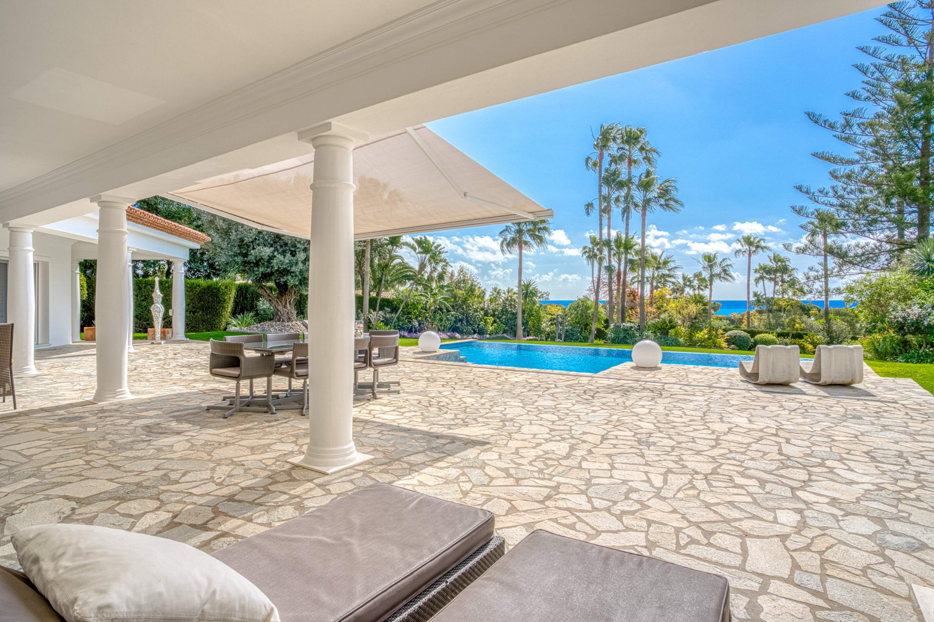 Villa con un gran potencial en una de las zonas mas exclusivas de Marbella, Las Chapas