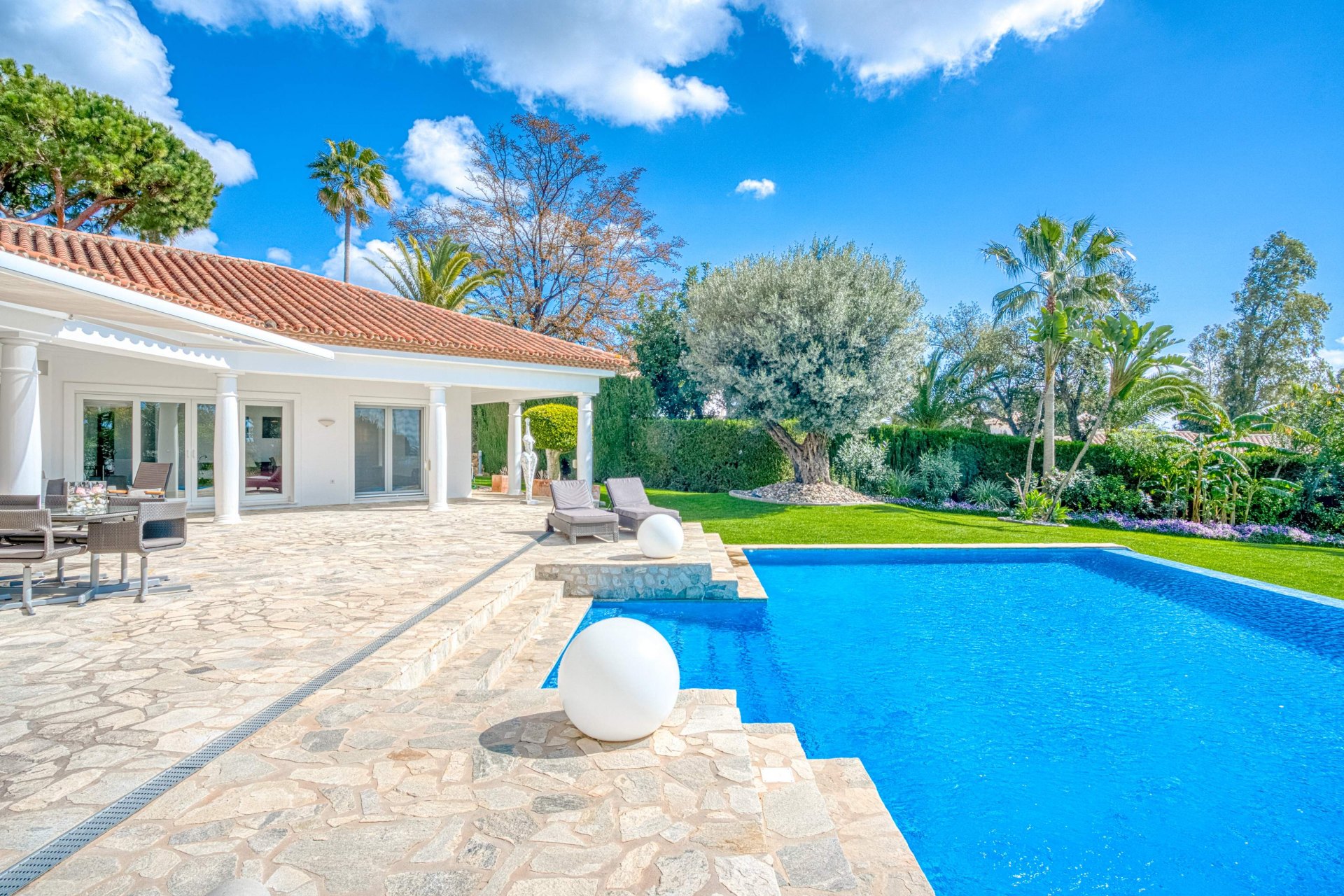 Villa con un gran potencial en una de las zonas mas exclusivas de Marbella, Las Chapas