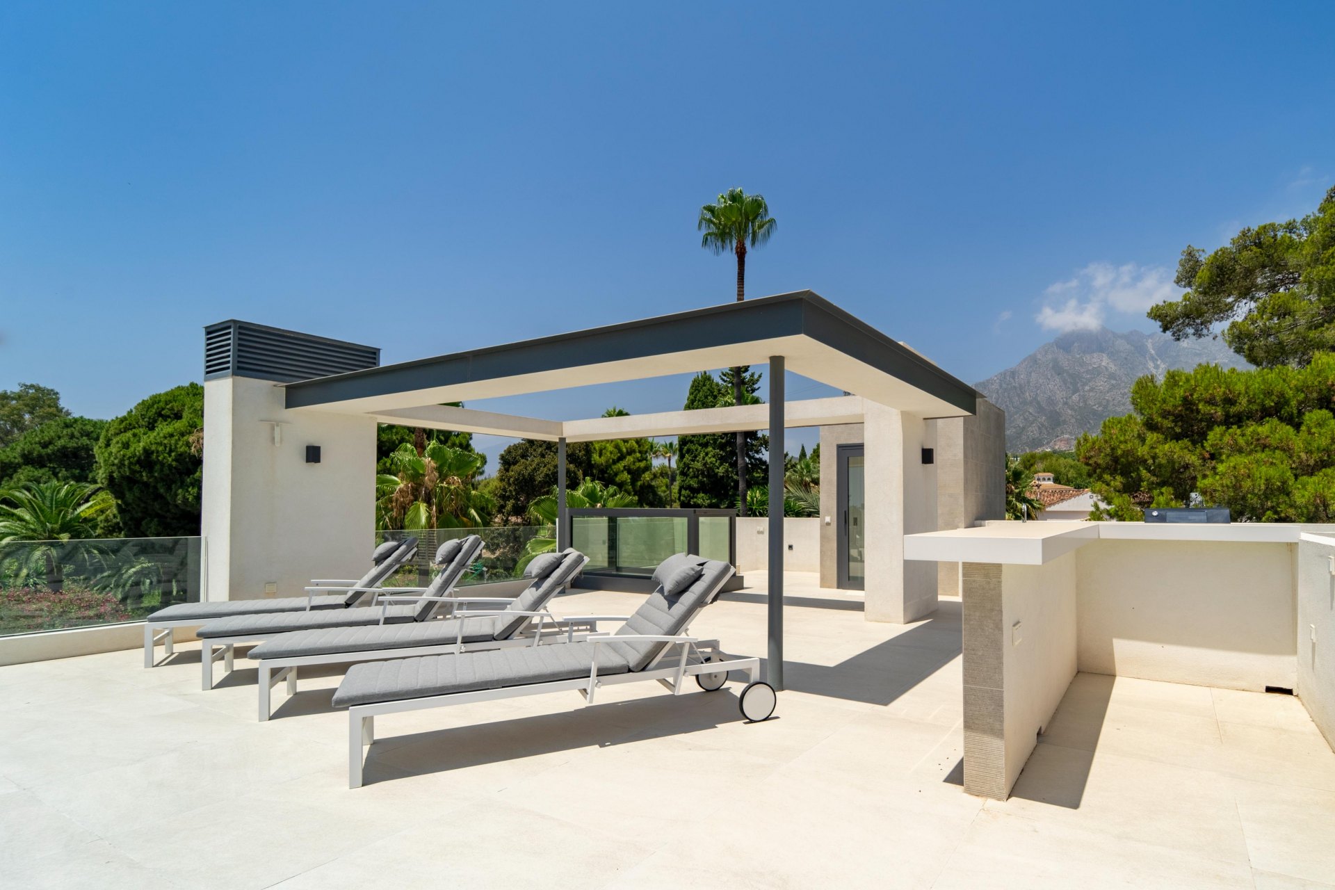 Magnificent 5-Bedroom Villa in La Carolina, Marbella’s Golden Mile