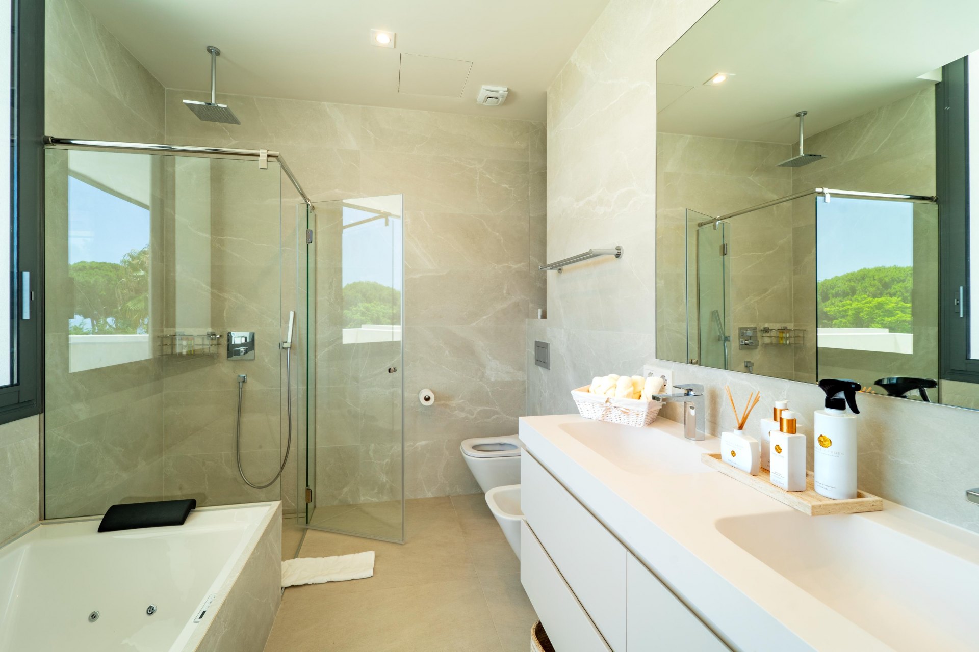 Magnificent 5-Bedroom Villa in La Carolina, Marbella’s Golden Mile