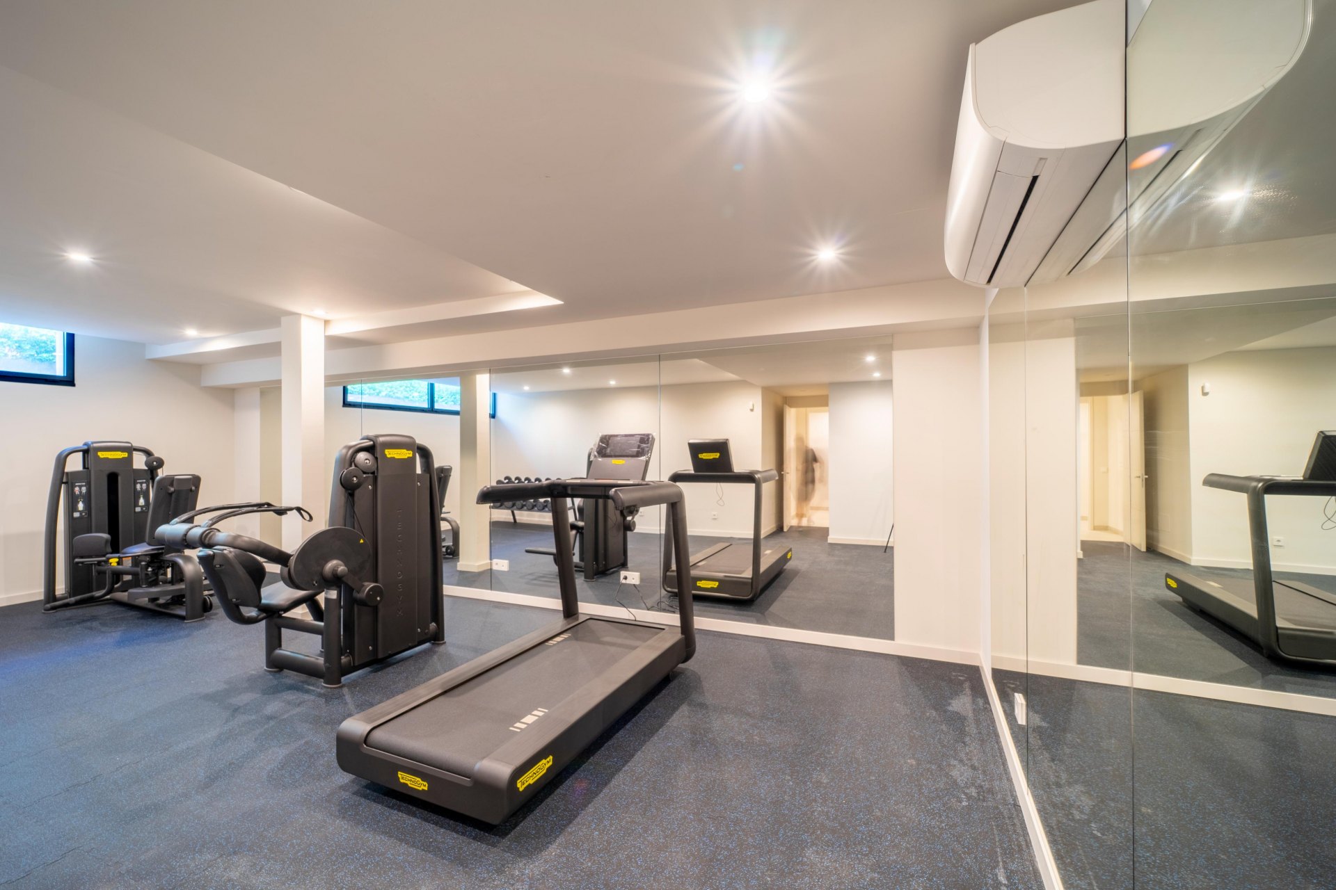 Magnificent 5-Bedroom Villa in La Carolina, Marbella’s Golden Mile