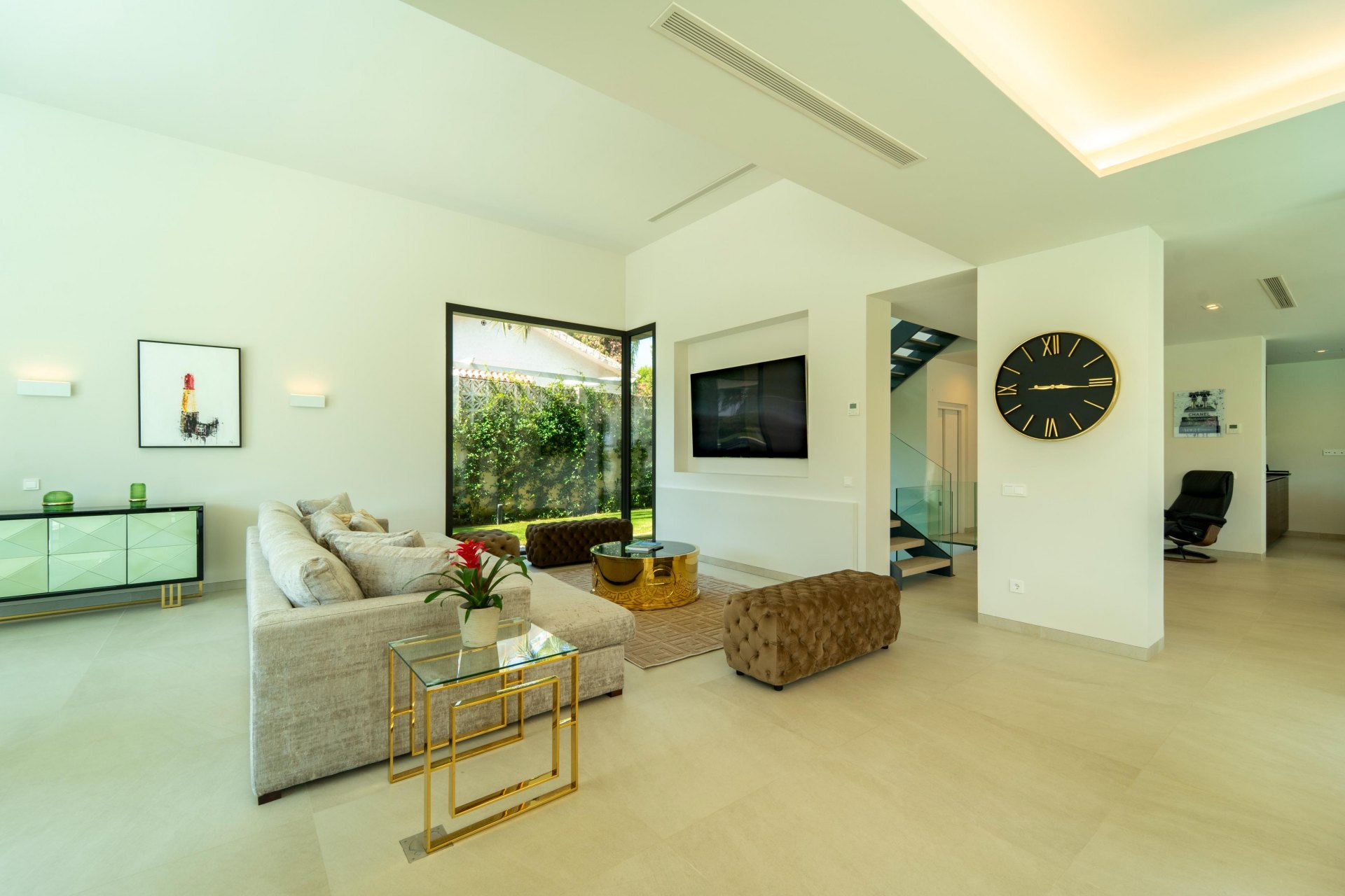 Magnificent 5-Bedroom Villa in La Carolina, Marbella’s Golden Mile