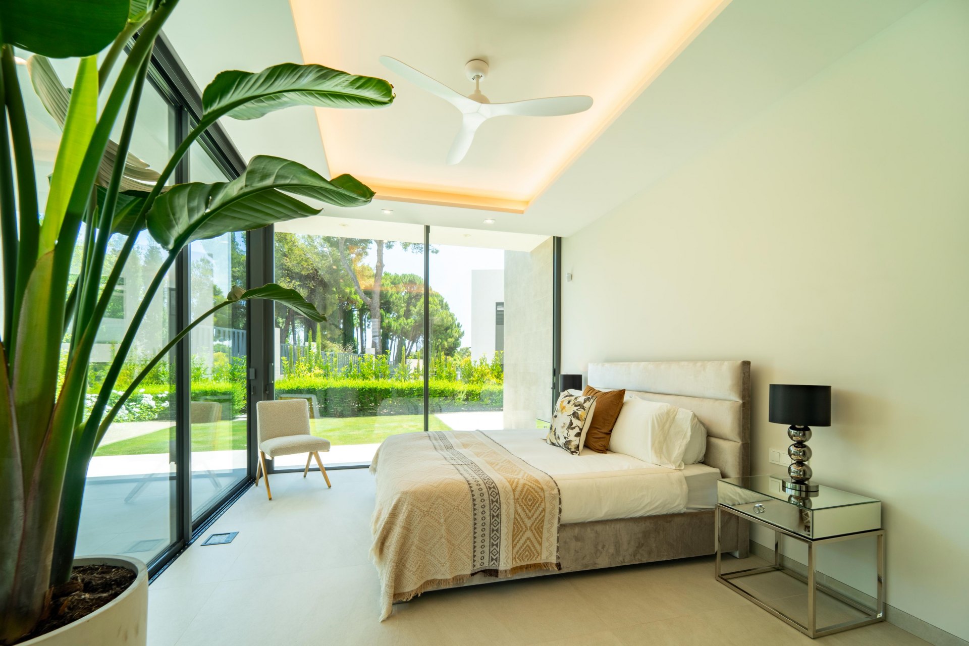 Magnificent 5-Bedroom Villa in La Carolina, Marbella’s Golden Mile