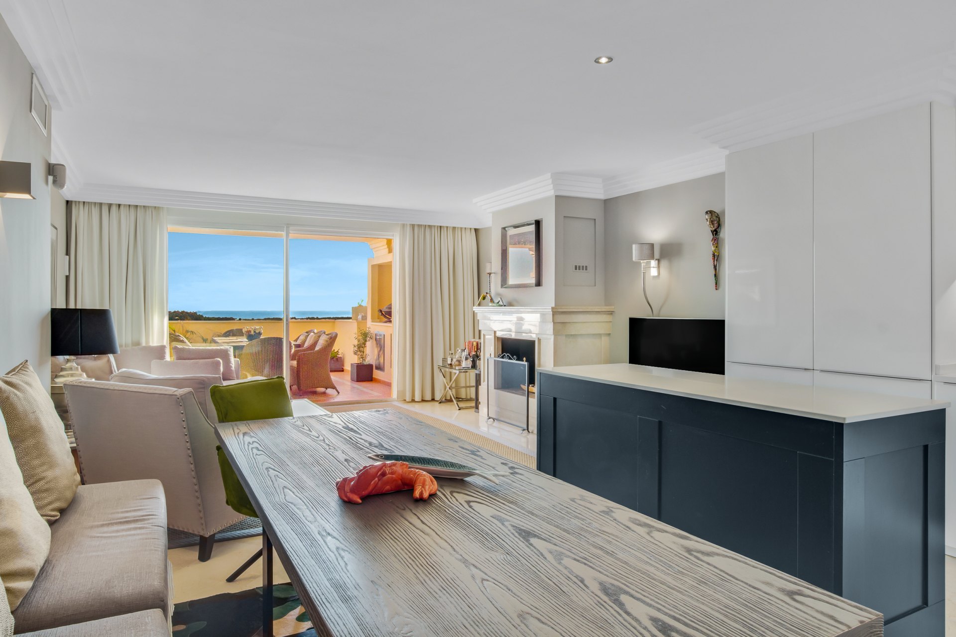 Elegant 3 Bed Apartment with Sea views in Albatros Hills, Nueva Andalucia