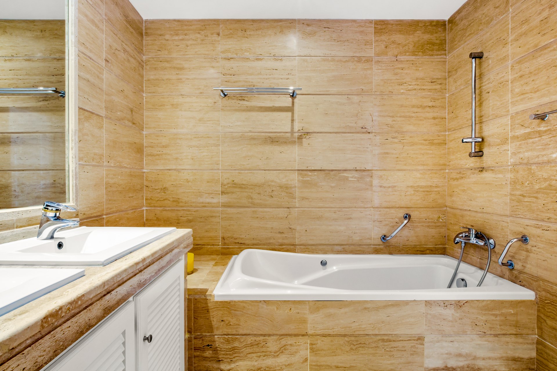 Elegant 3 Bed Apartment with Sea views in Albatros Hills, Nueva Andalucia