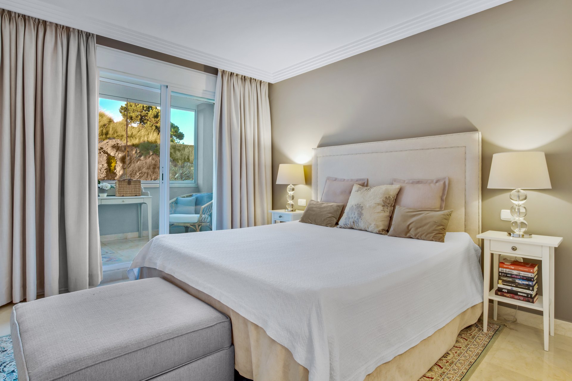 Elegant 3 Bed Apartment with Sea views in Albatros Hills, Nueva Andalucia