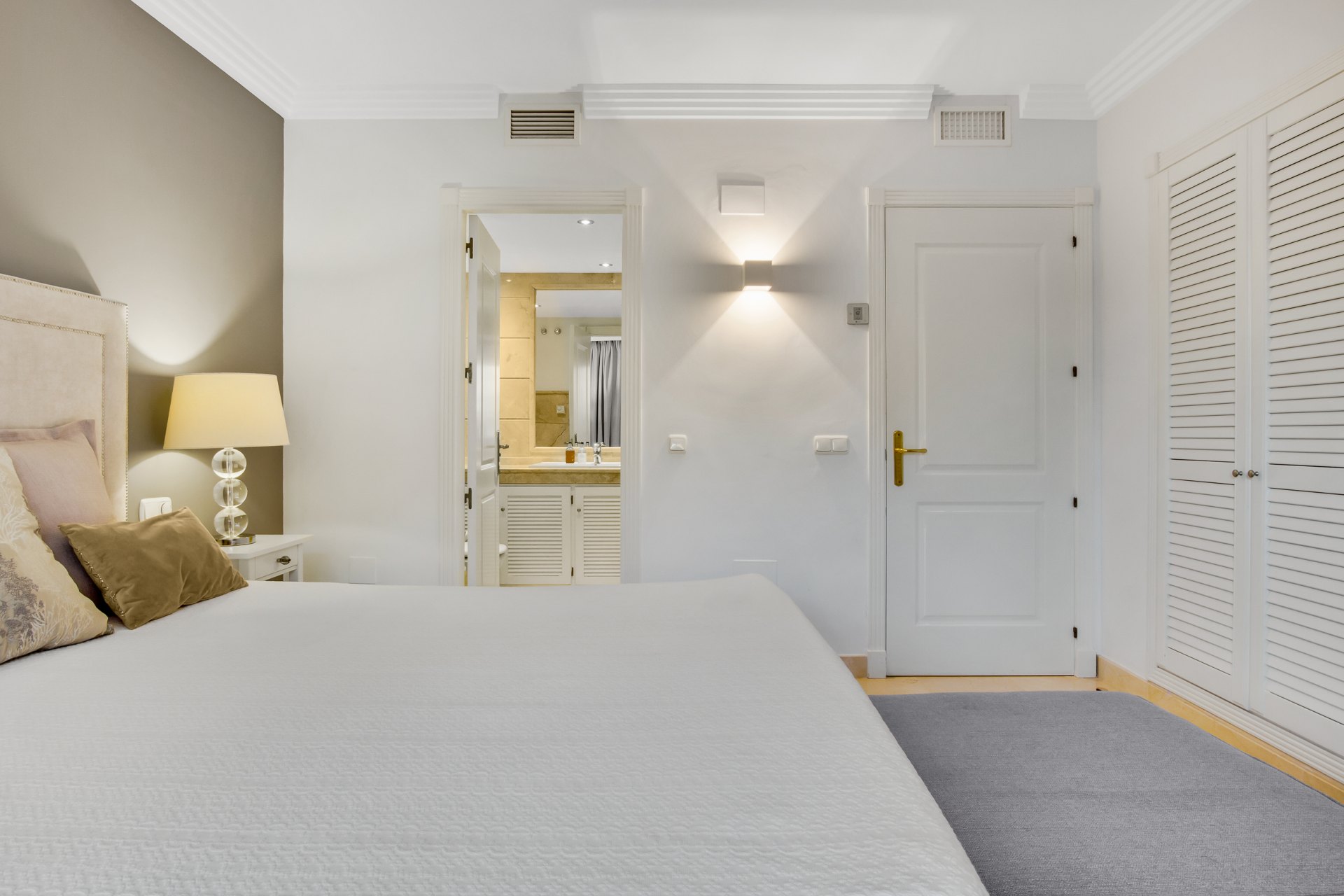 Elegant 3 Bed Apartment with Sea views in Albatros Hills, Nueva Andalucia