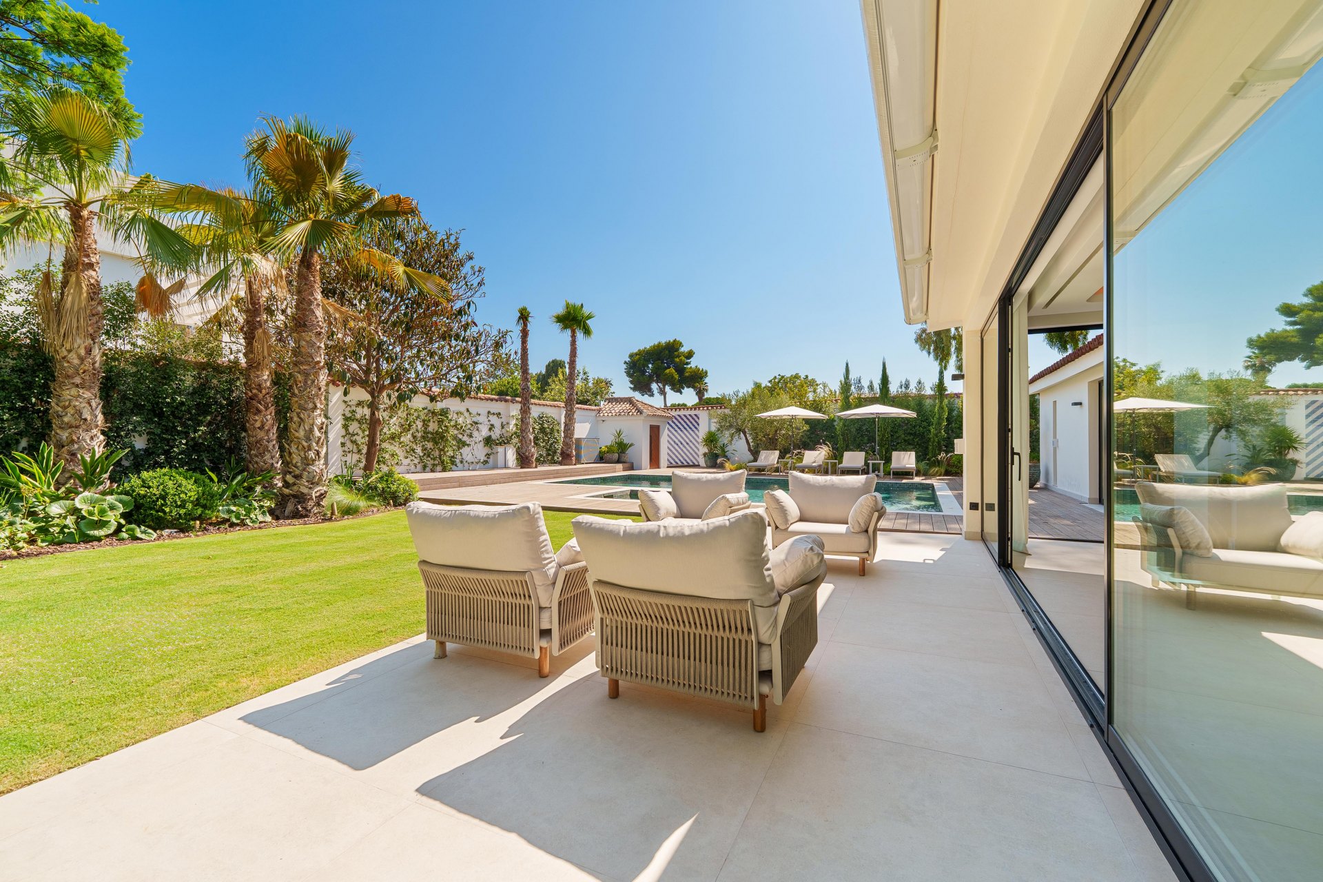 Contemporary one-level oasis just minutes from Puerto Banús