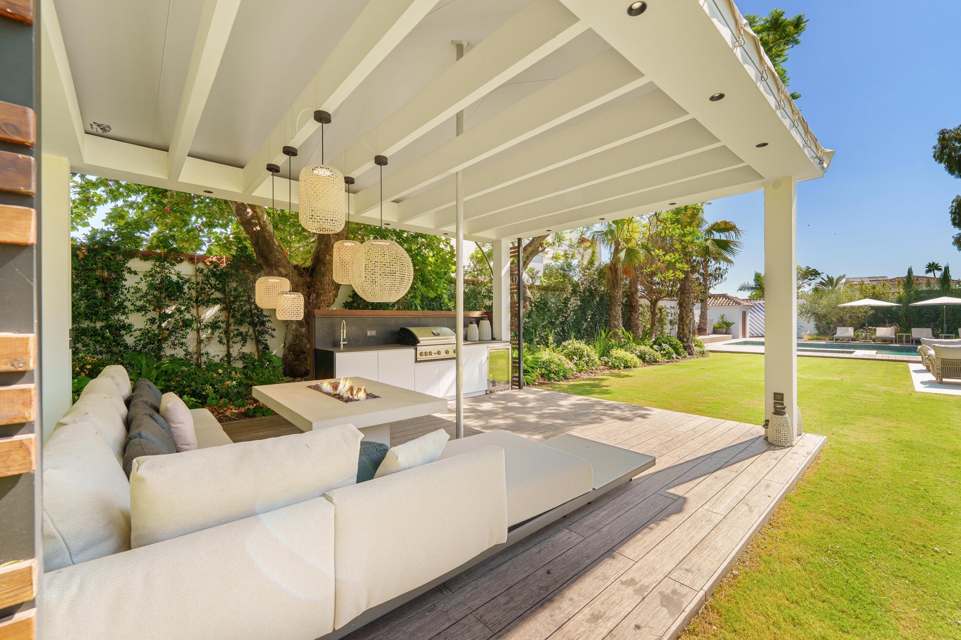 Contemporary one-level oasis just minutes from Puerto Banús