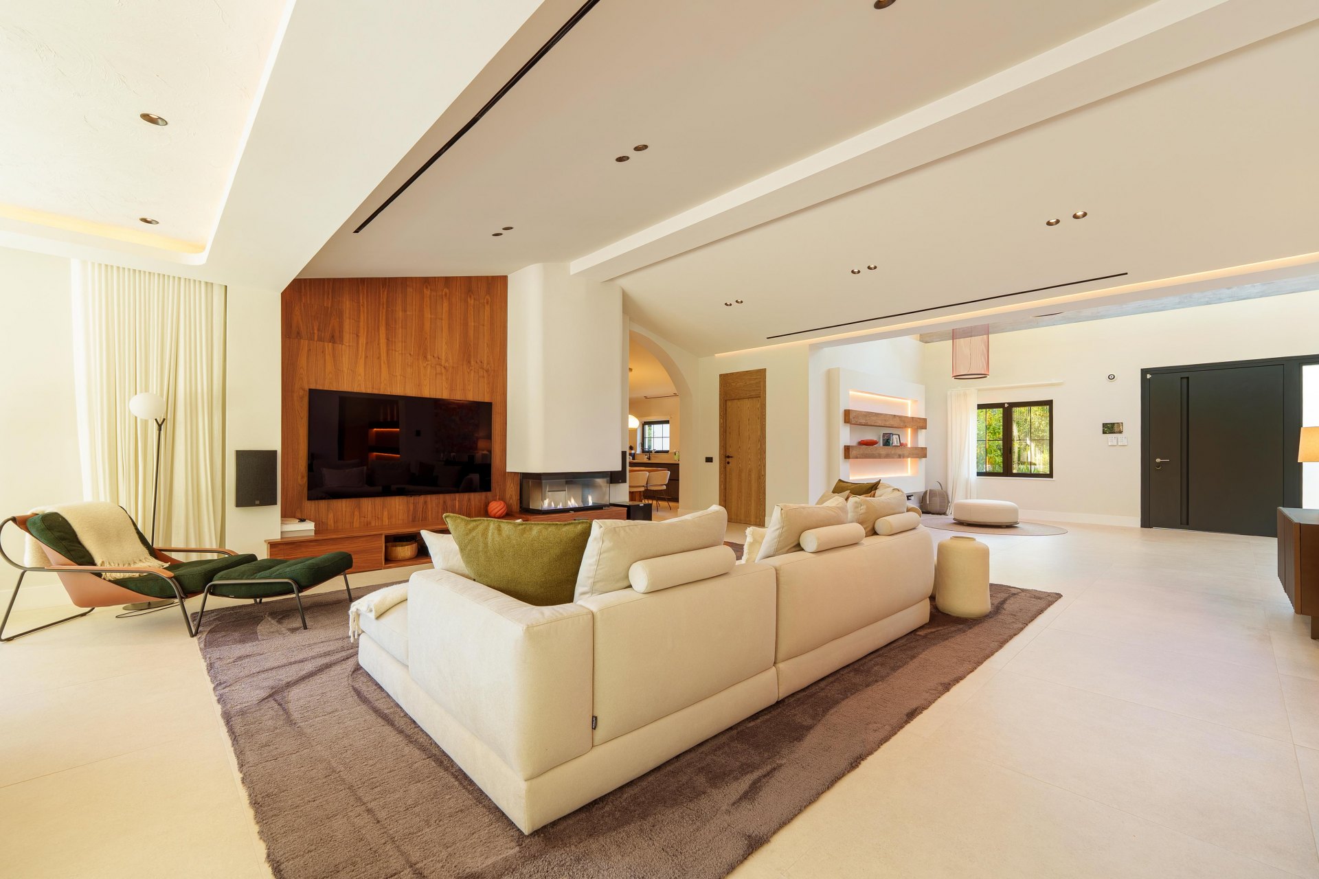 Contemporary one-level oasis just minutes from Puerto Banús