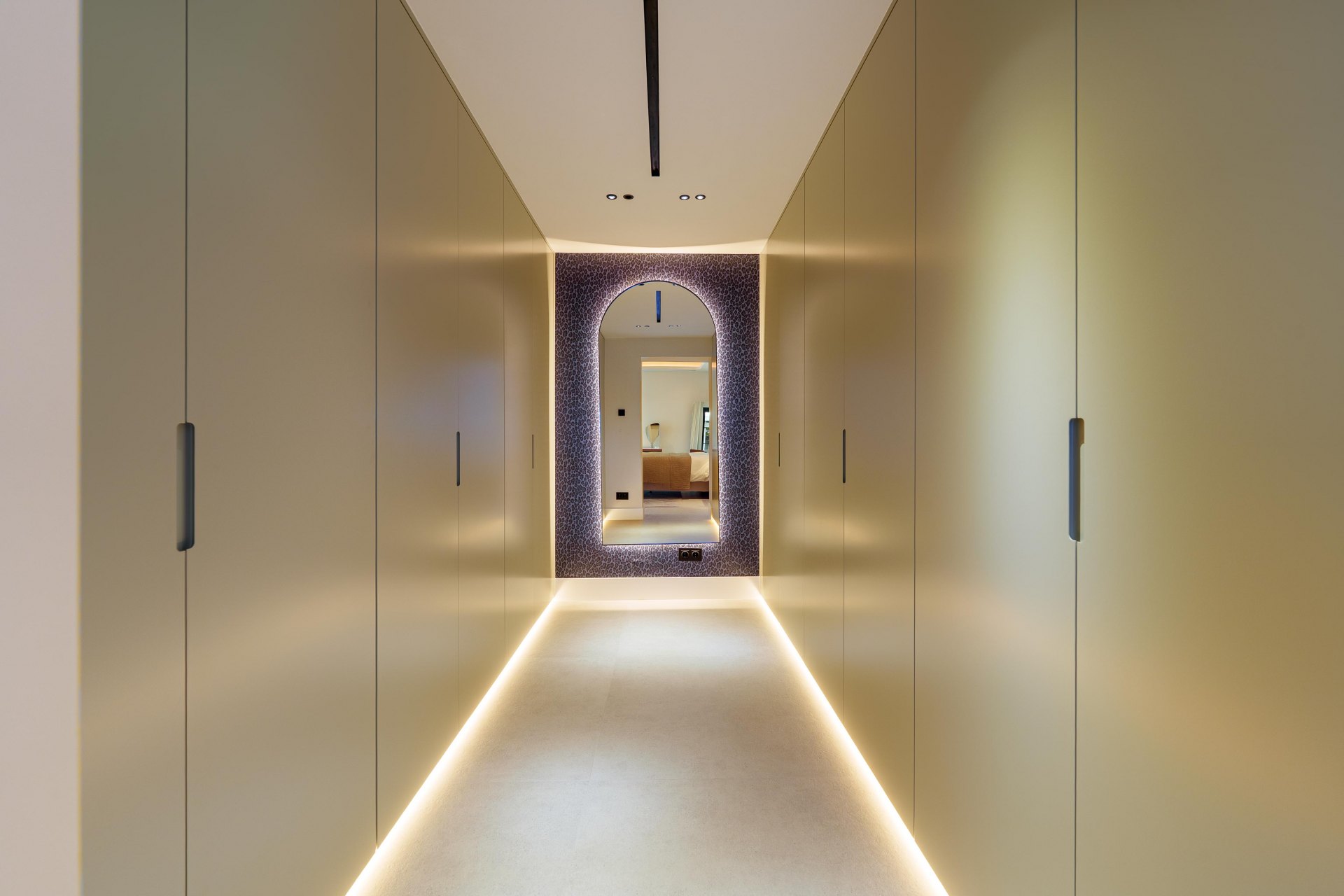 Contemporary one-level oasis just minutes from Puerto Banús