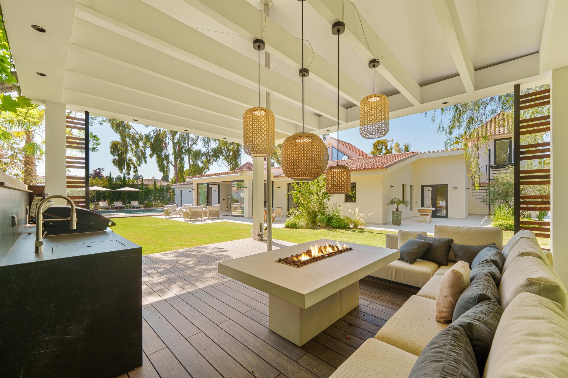Contemporary one-level oasis just minutes from Puerto Banús