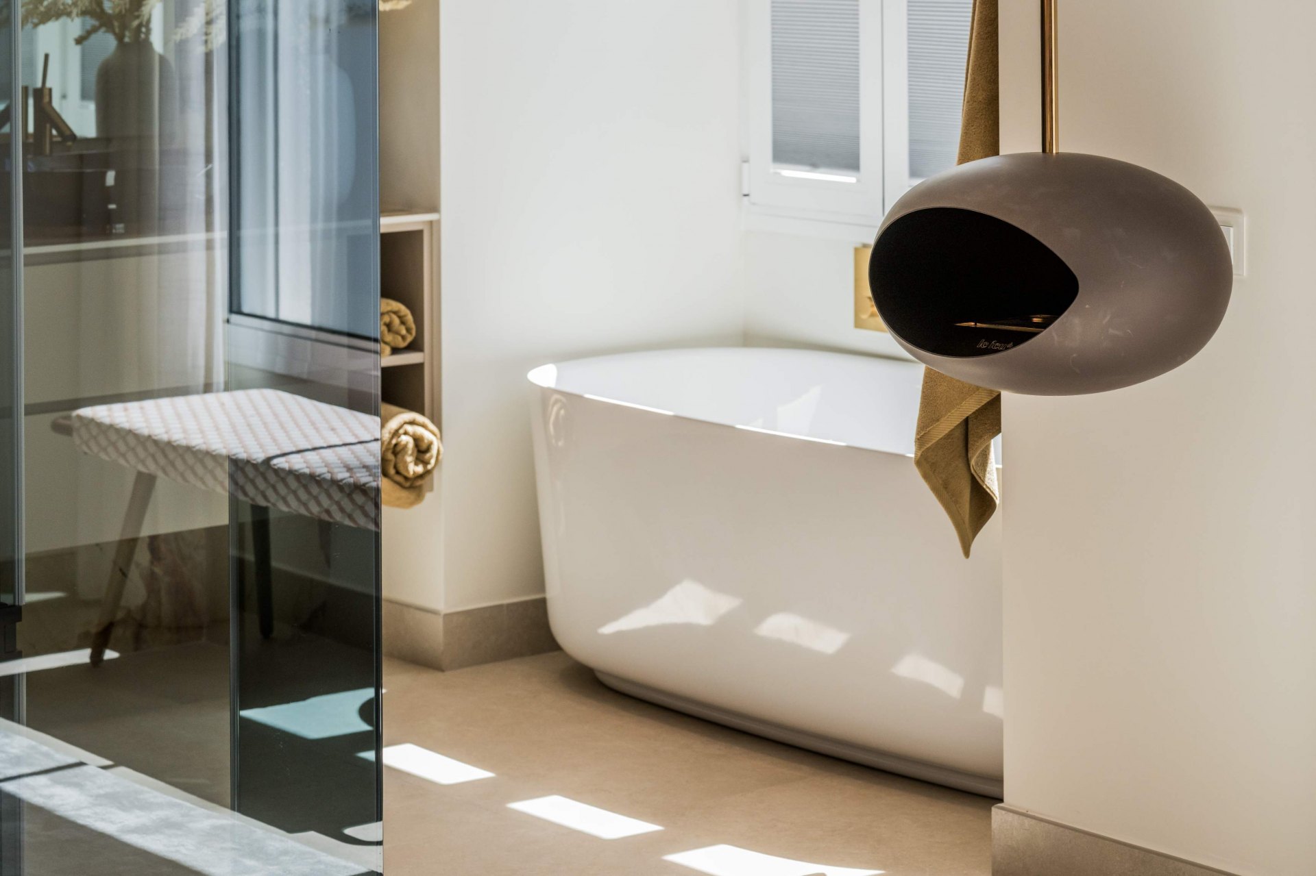 Refined, newly remodelled apartament on the beachfront in Marbella East