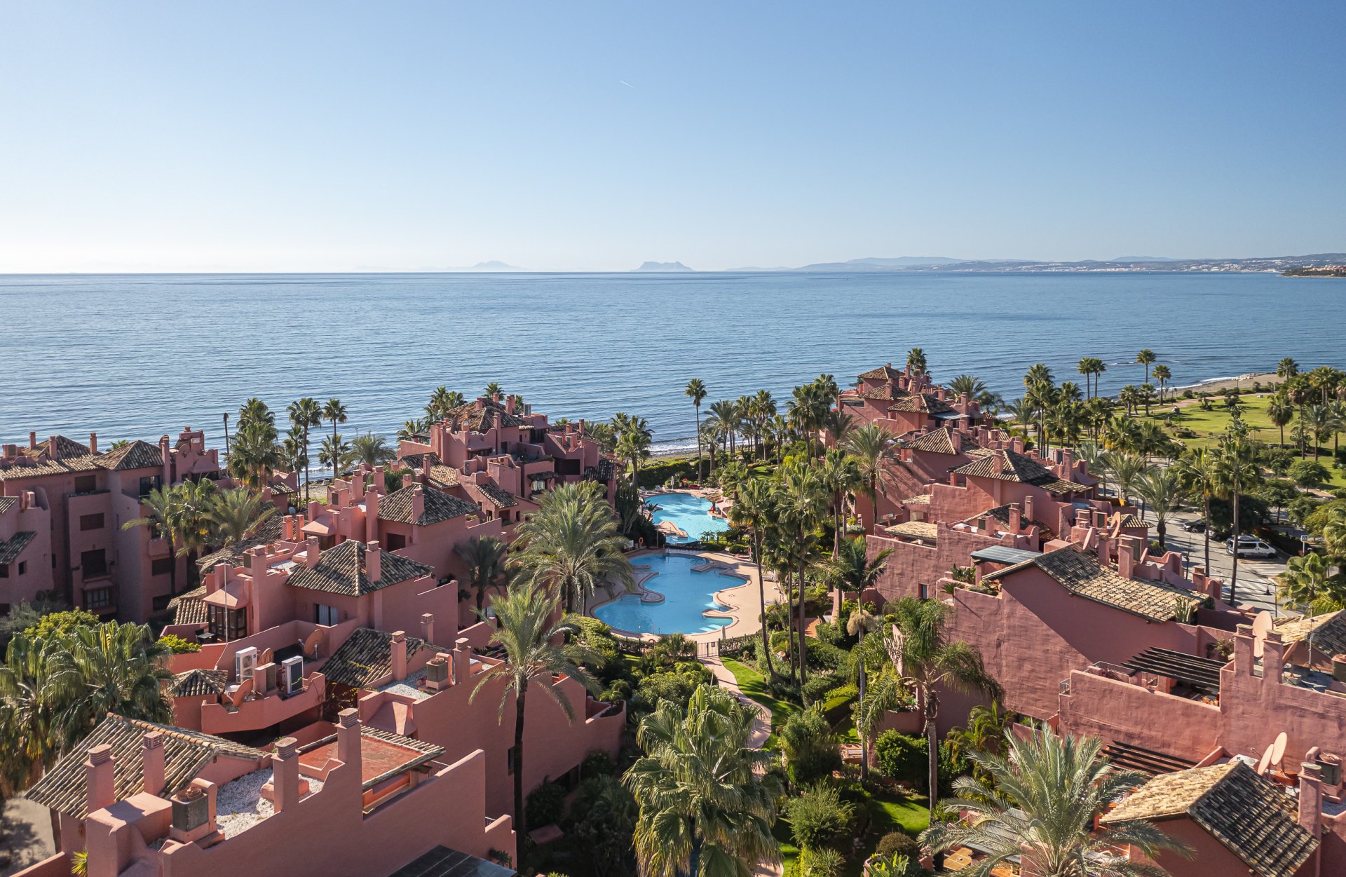 Exquisito apartamento en Menara beach totalmente reformado, Estepona