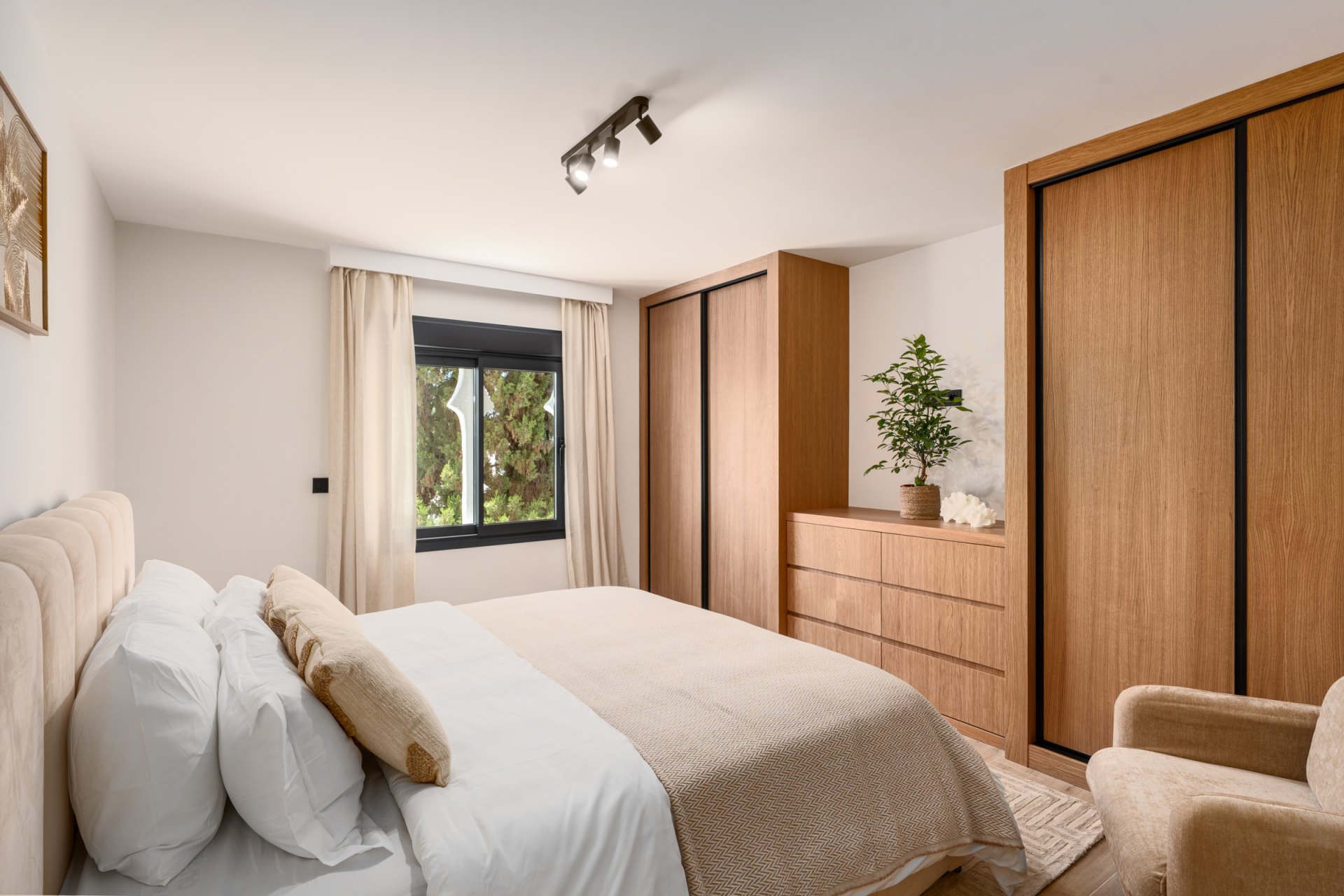 Ático dúplex con vistas panorámicas en Atalaya de Río Verde, Marbella