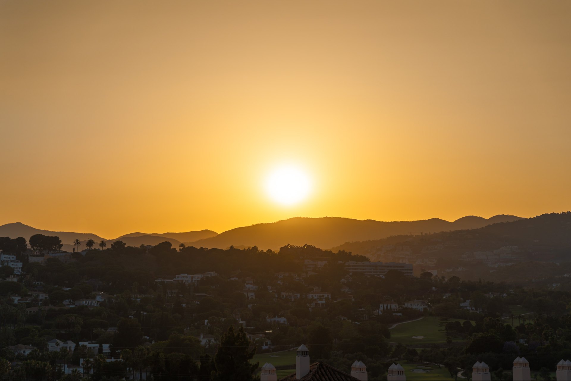 Ático dúplex con vistas panorámicas en Atalaya de Río Verde, Marbella
