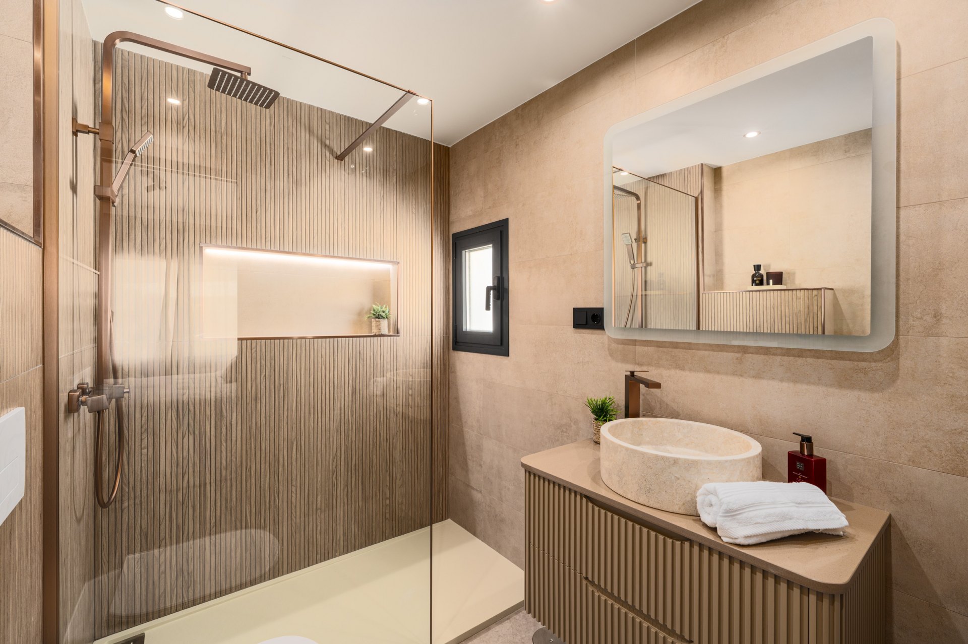 Ático dúplex con vistas panorámicas en Atalaya de Río Verde, Marbella