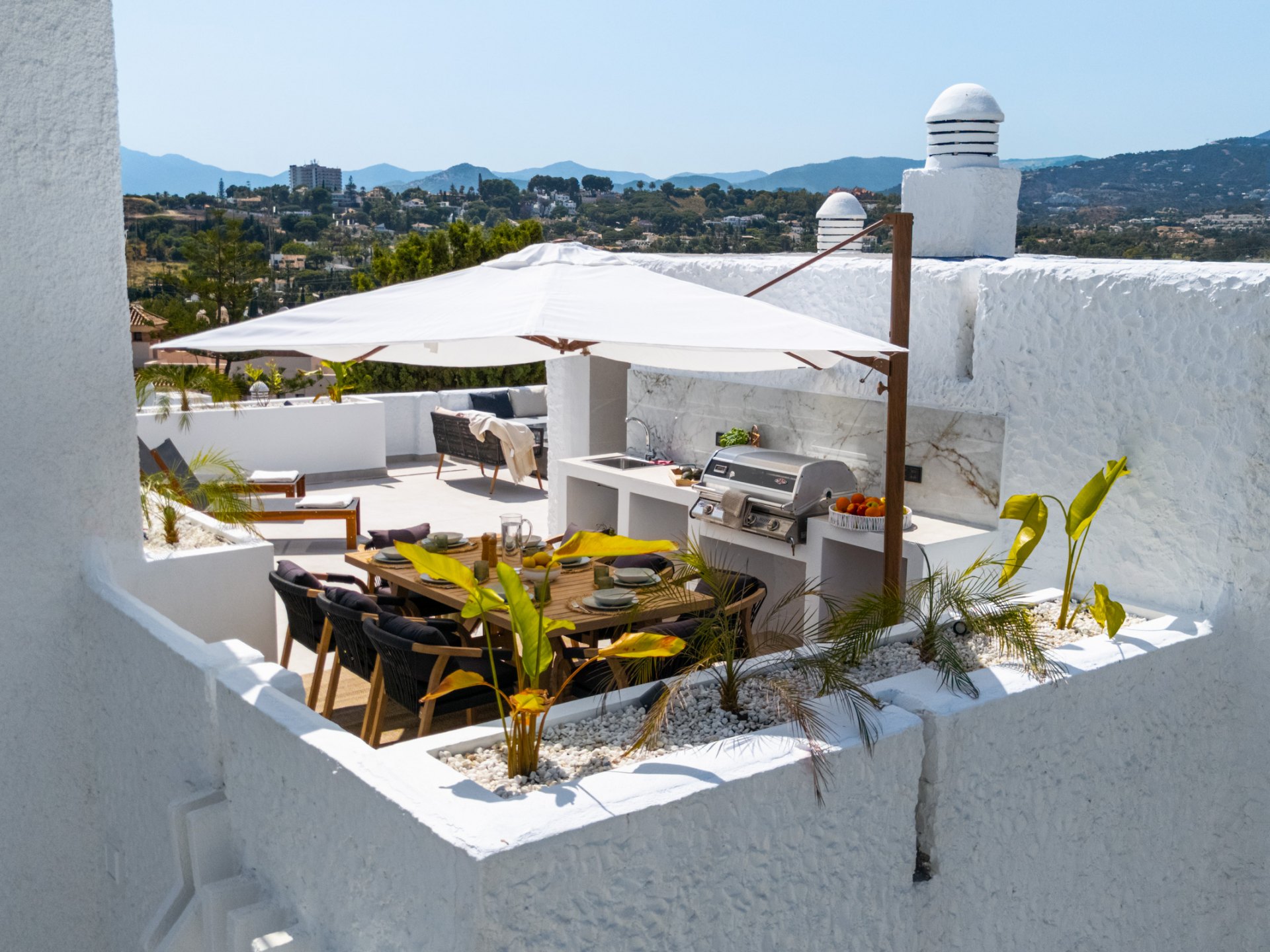 Ático dúplex con vistas panorámicas en Atalaya de Río Verde, Marbella