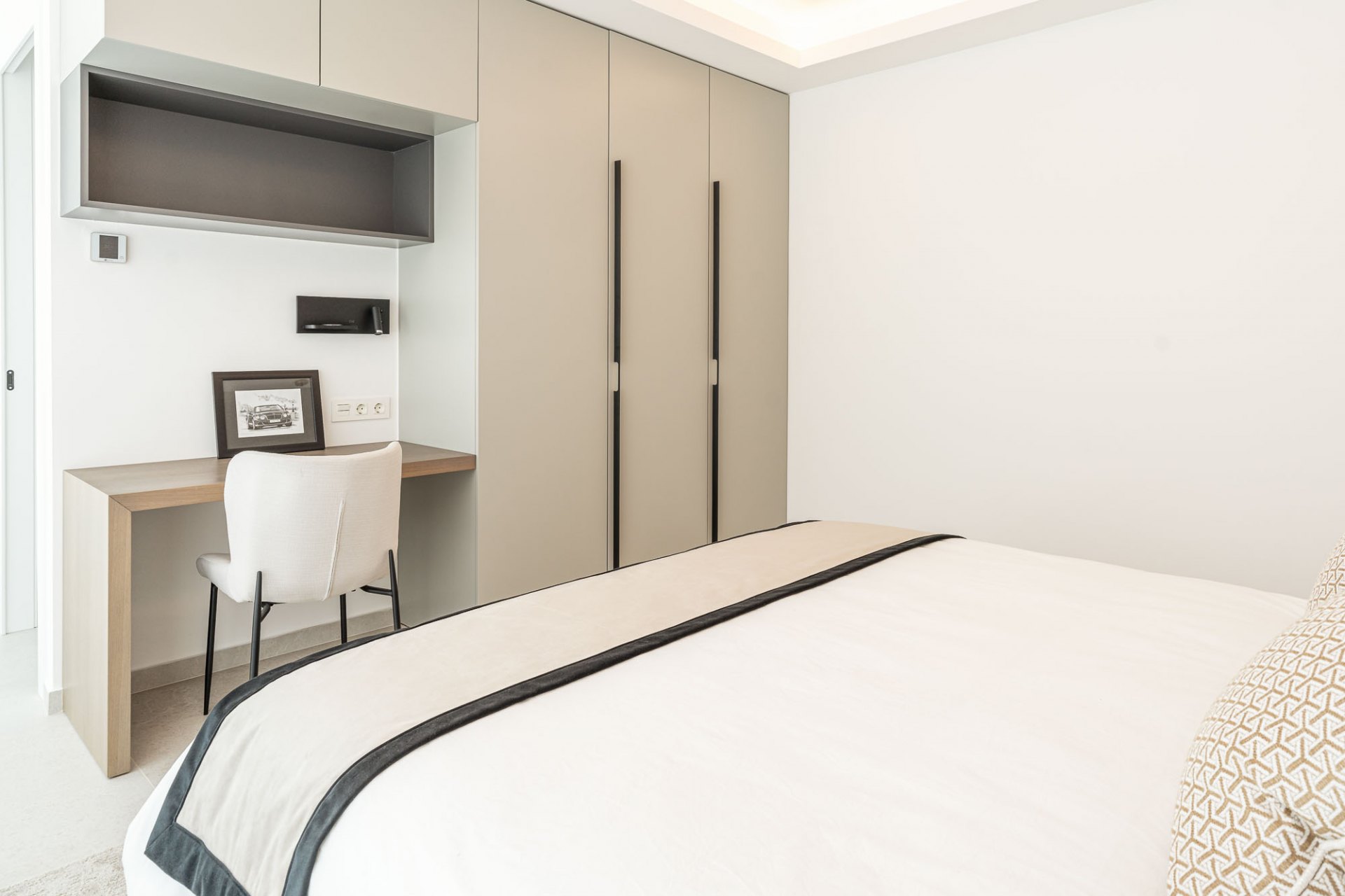 Elegancia Contemporánea en Supermanzana H, Nueva Andalucía