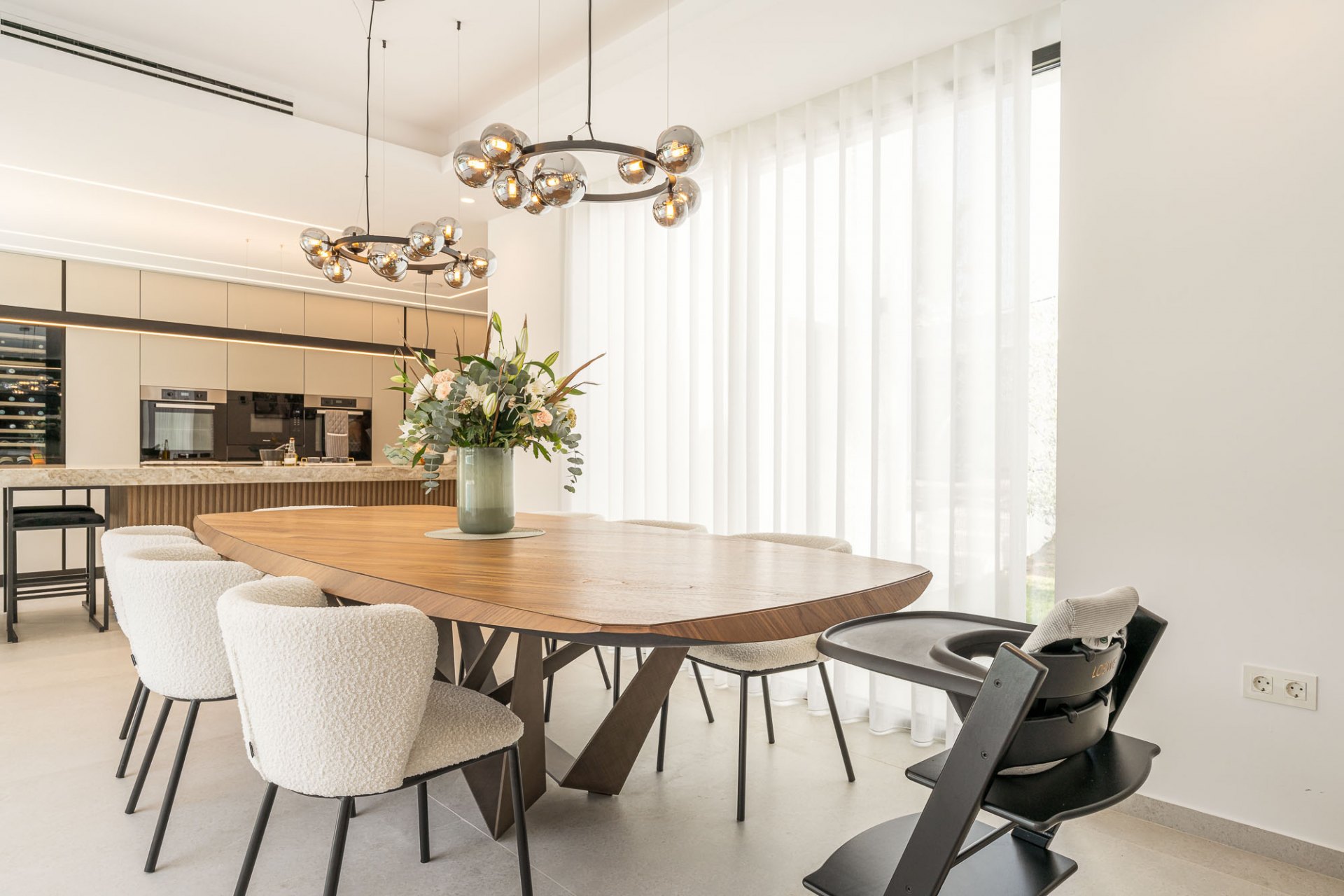 Elegancia Contemporánea en Supermanzana H, Nueva Andalucía