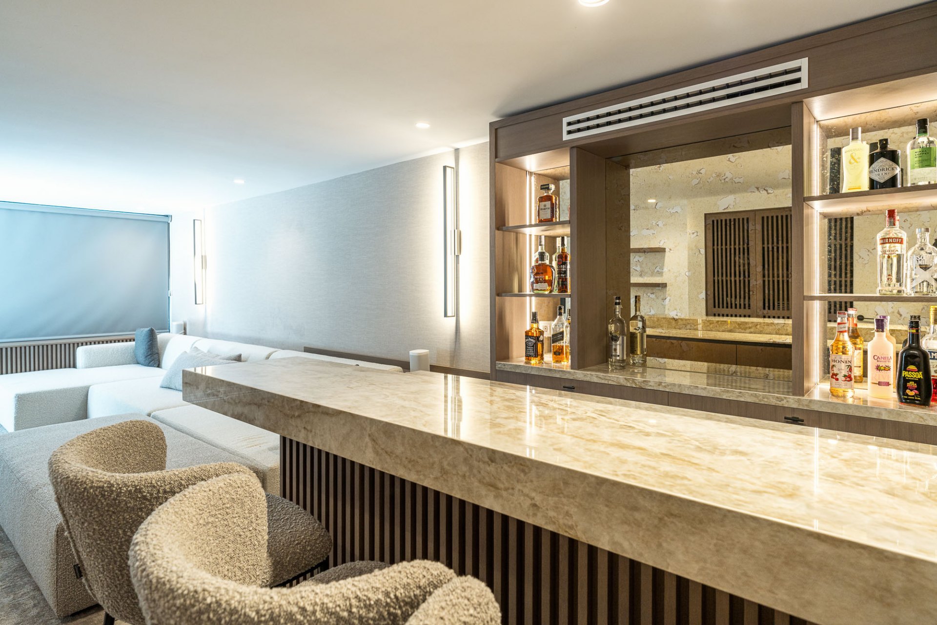 Elegancia Contemporánea en Supermanzana H, Nueva Andalucía