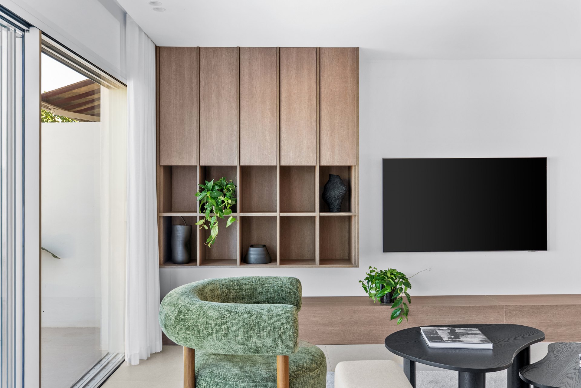 Casa boutique con piscina privada de estilo minimalista, inspirada en estilo italiano mediterráneo en Nueva Andalucía