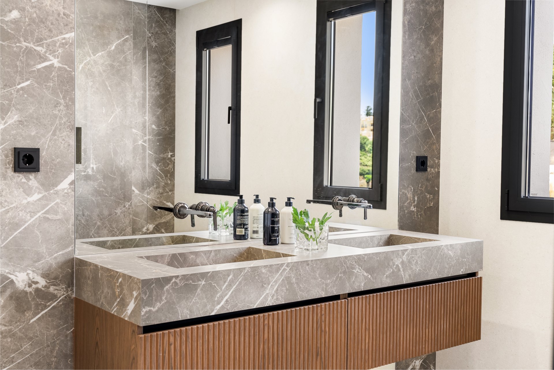 Villa con increíbles vistas abiertas al mar y la montaña, Los Flamingos, Benahavís