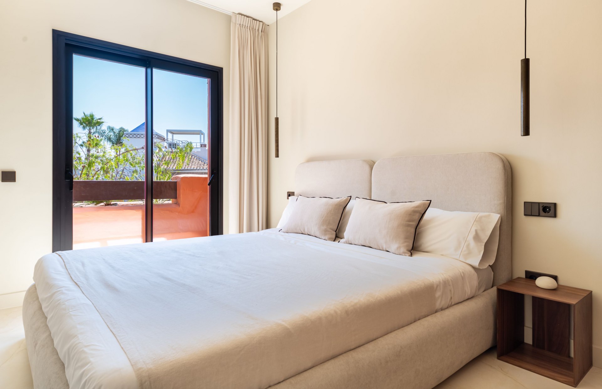 Fantástica casa adosada recién renovada en Altos de Puente Romano, Milla de Oro Marbella