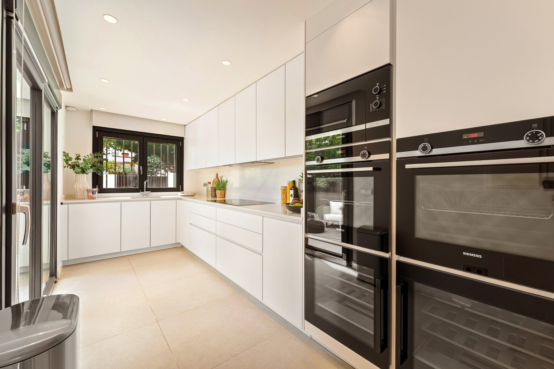 Beautiful fully renovated townhouse just 100 metres from the beach on the Golden Mile, Marbella