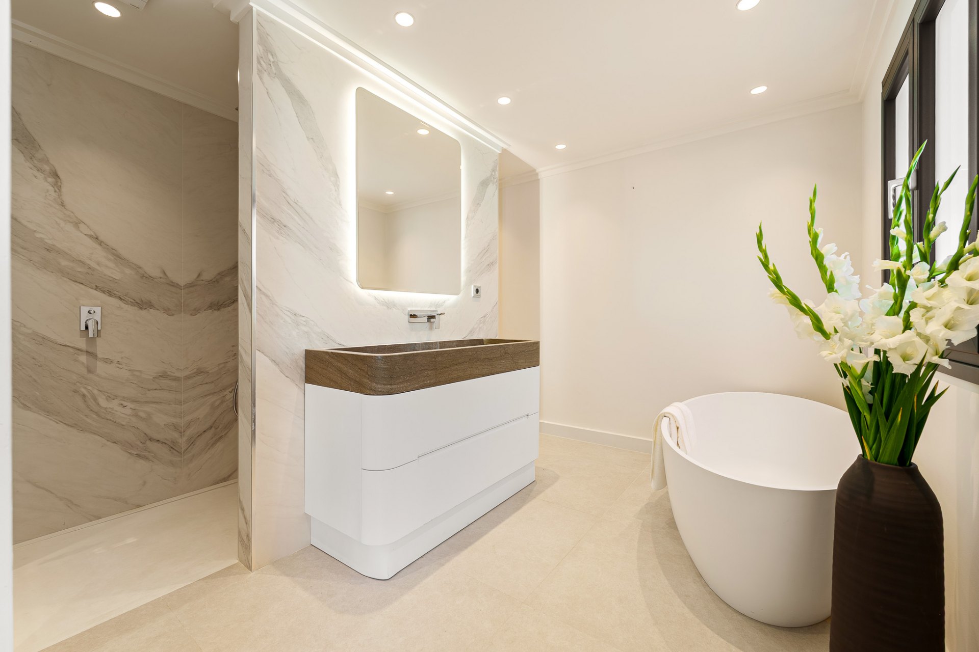 Beautiful fully renovated townhouse just 100 metres from the beach on the Golden Mile, Marbella