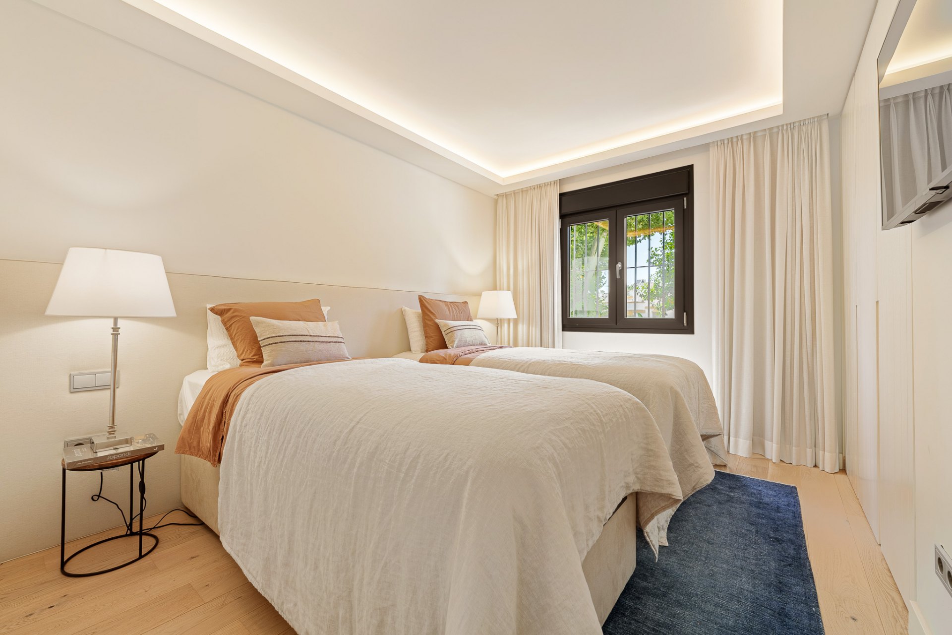 Beautiful fully renovated townhouse just 100 metres from the beach on the Golden Mile, Marbella